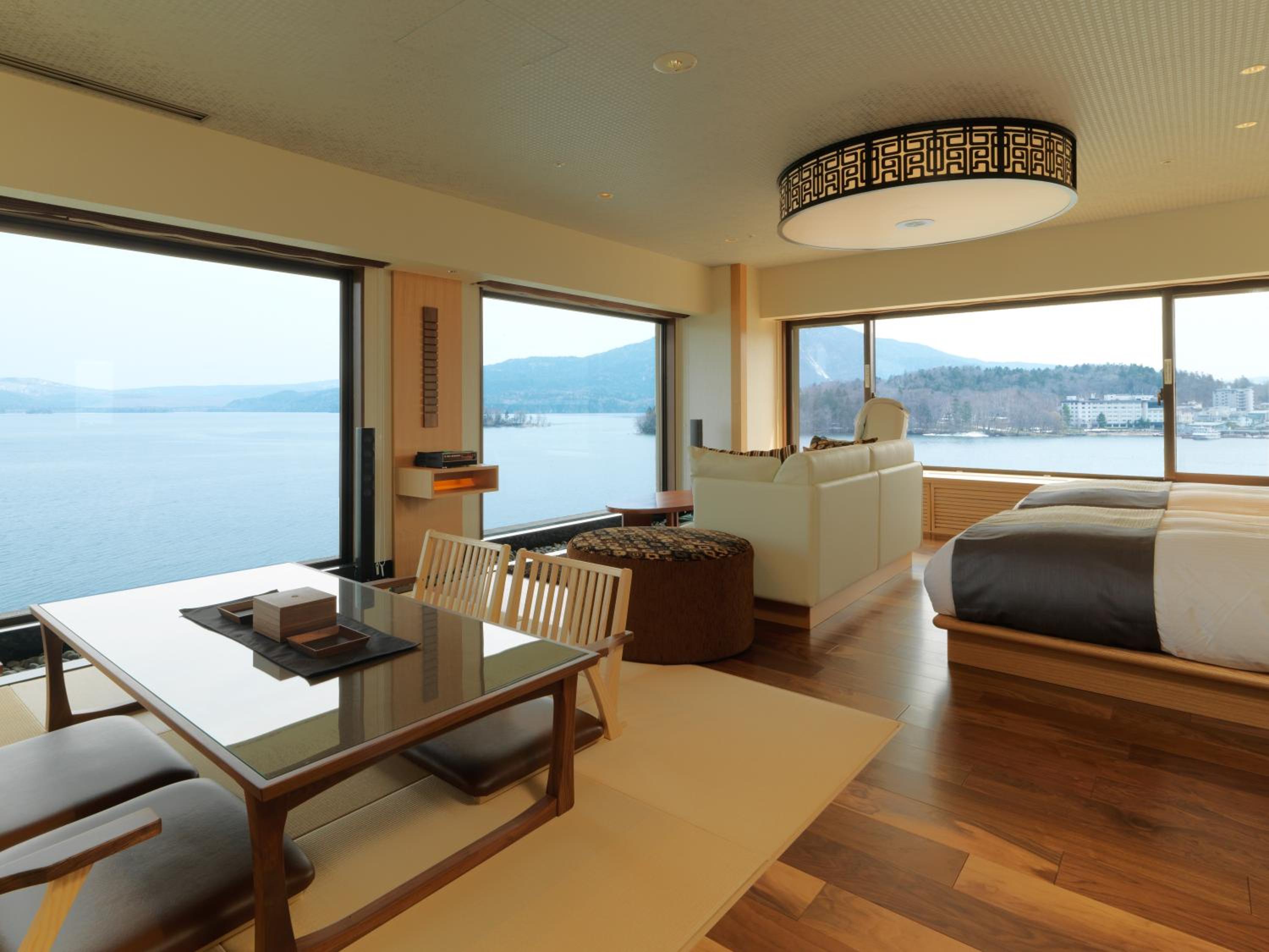 Panoramic View Corner Suite with Hot Spring, Lake View - Non-Smoking - Buffet Breakfast + Buffet Dinner Included