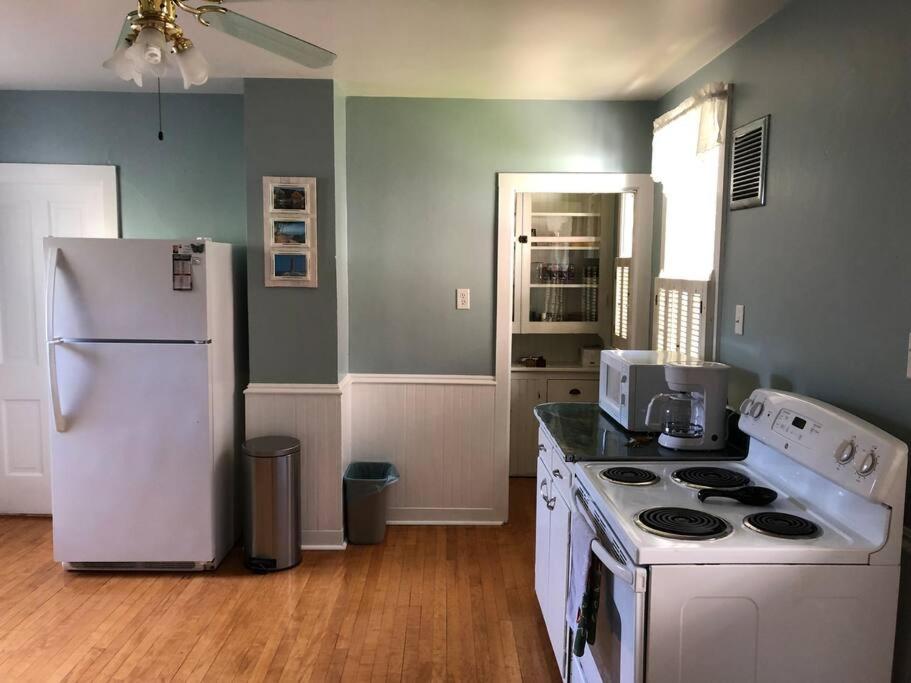 Three-Bedroom House photo 3