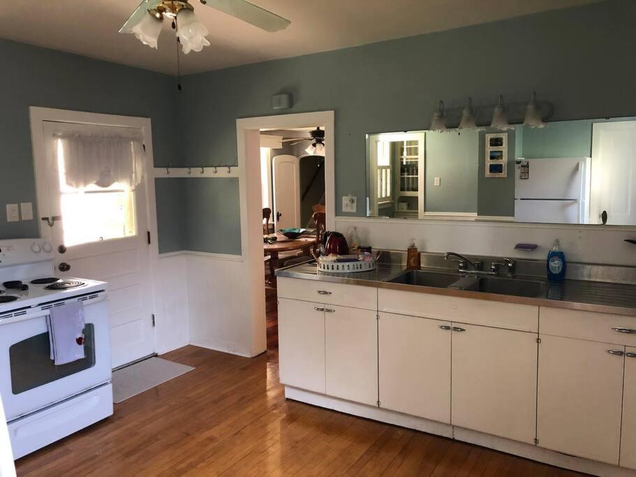 Three-Bedroom House photo 2