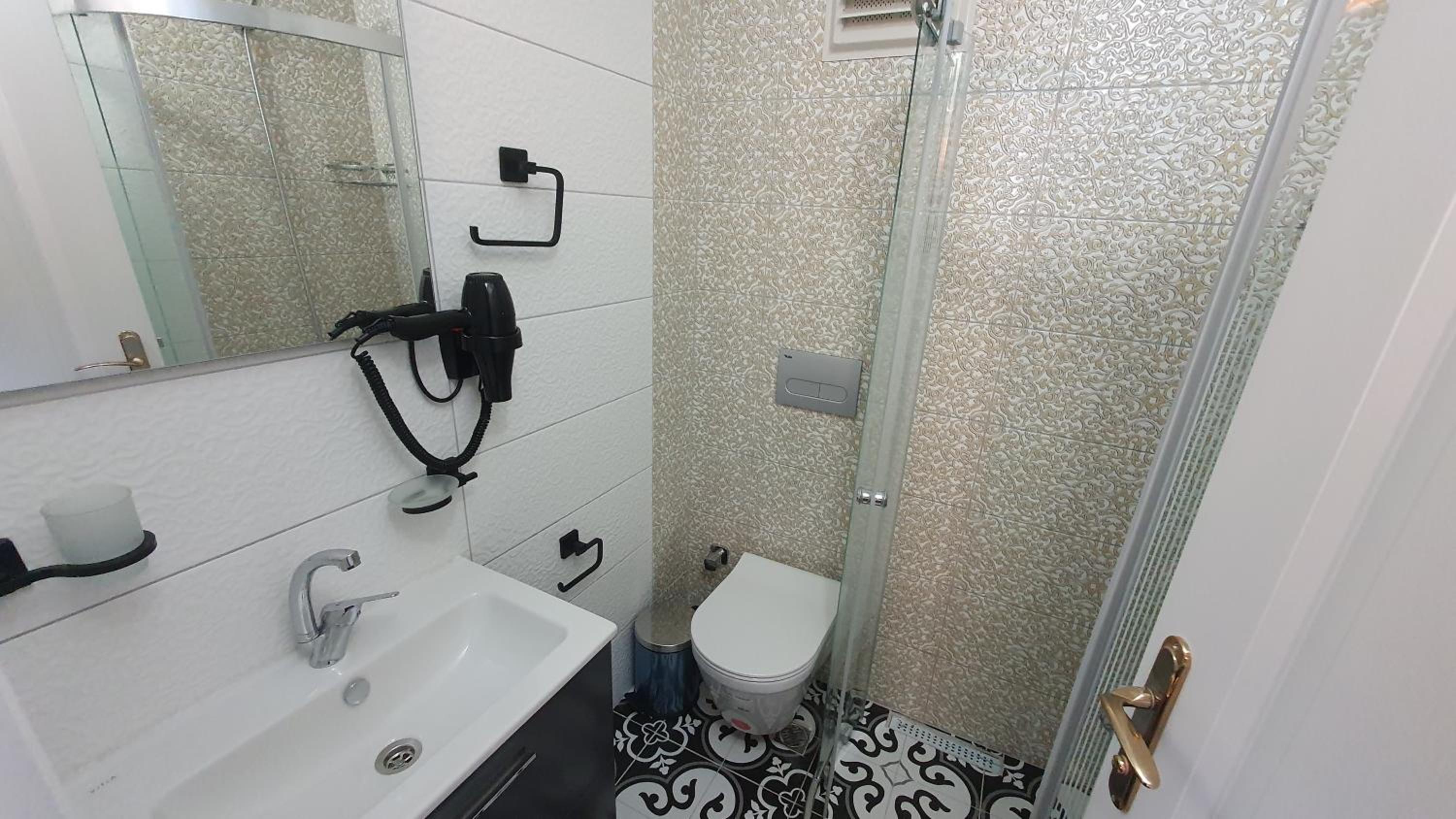 Deluxe Double Room with Side Sea View - Photo 2