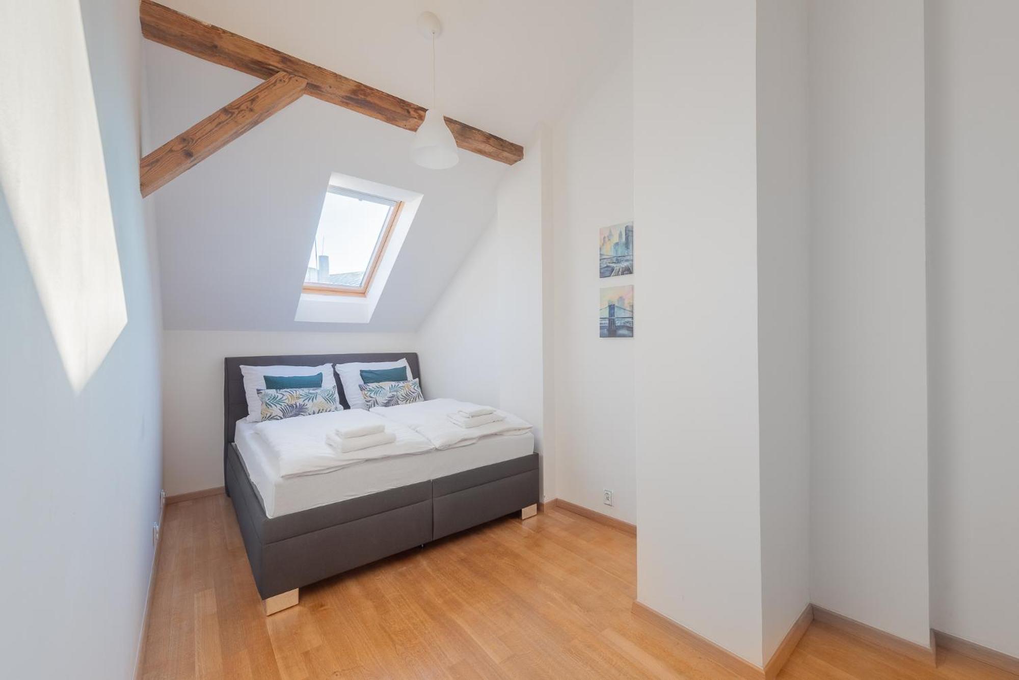 Five-Bedroom Deluxe Apartment