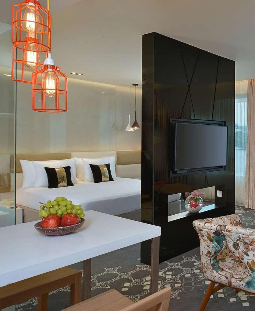 Suite - Lounge Access