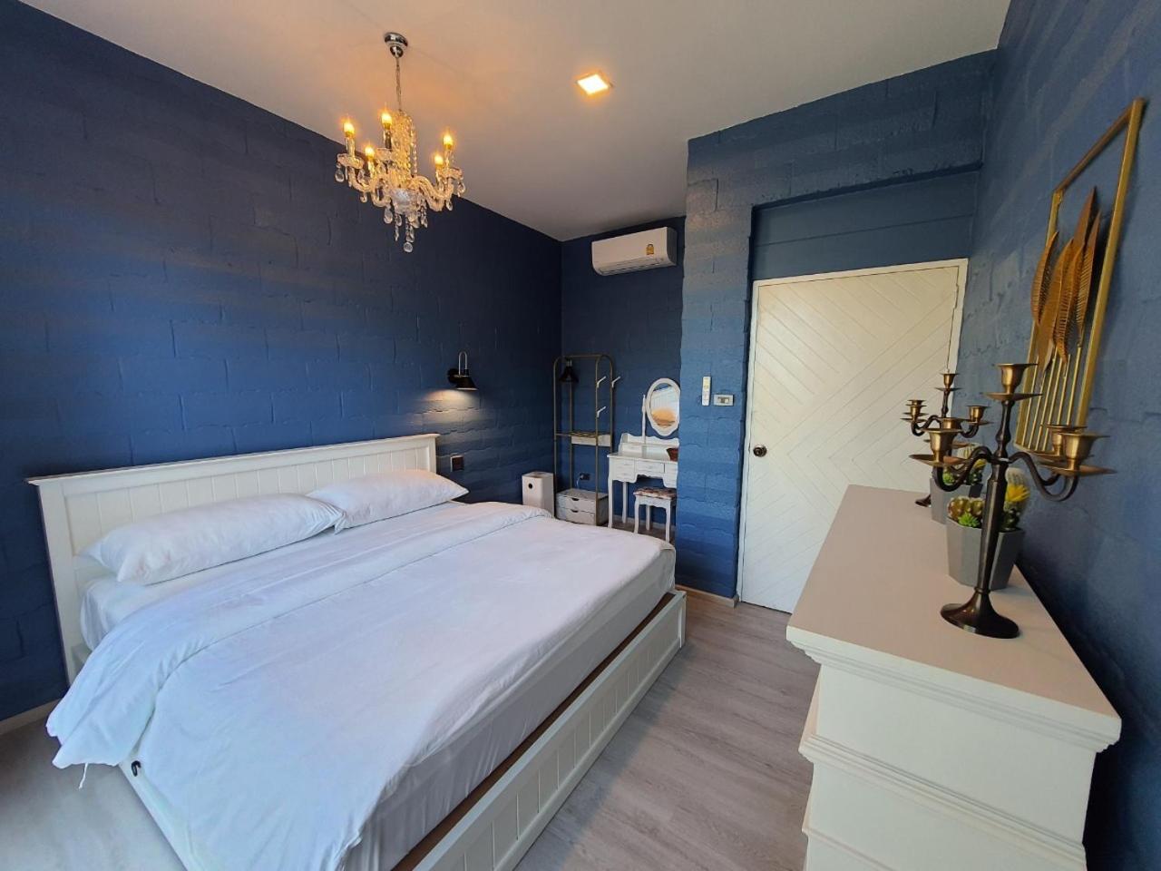 Two-Bedroom House - Photo 4