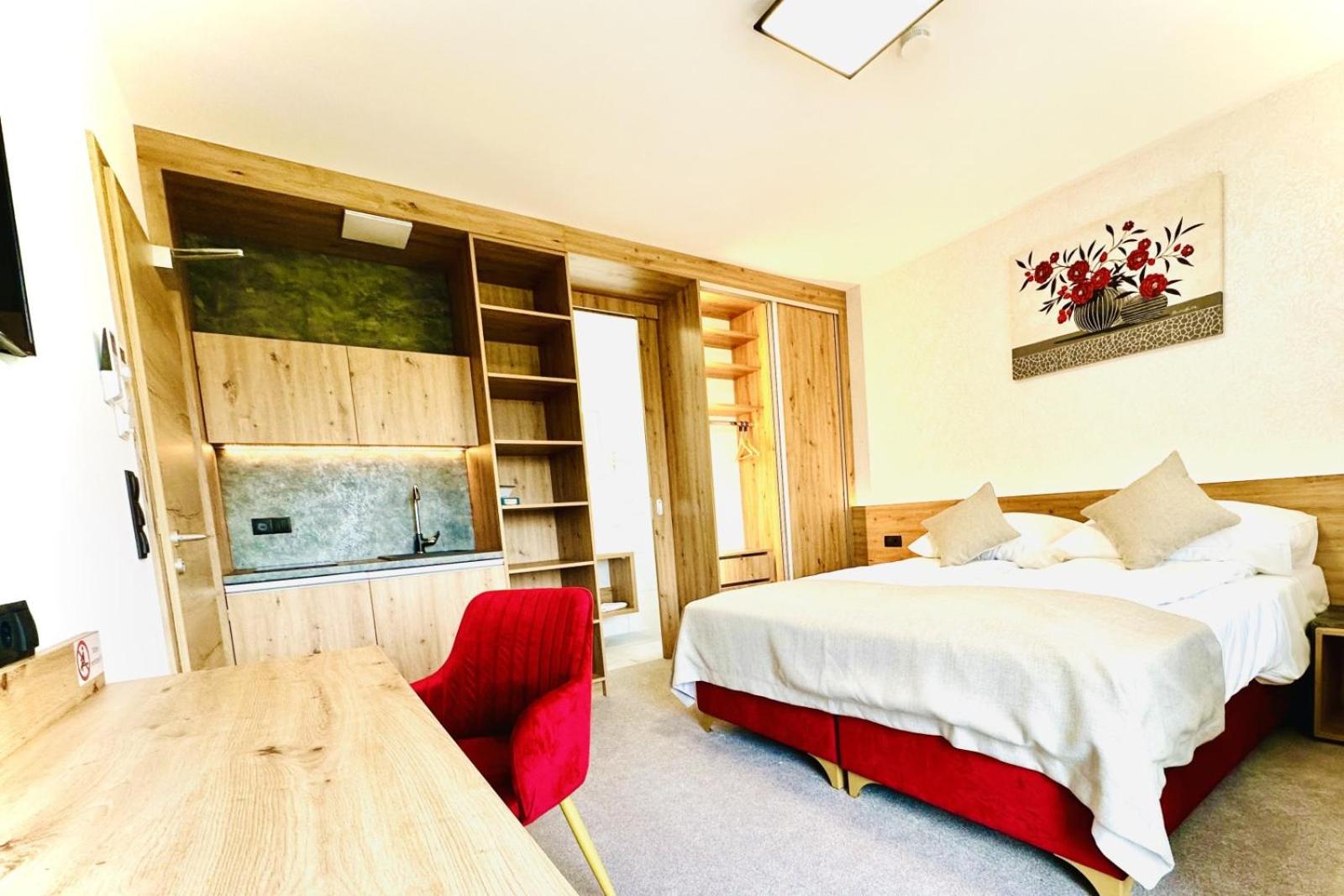Deluxe Double Room photo 2