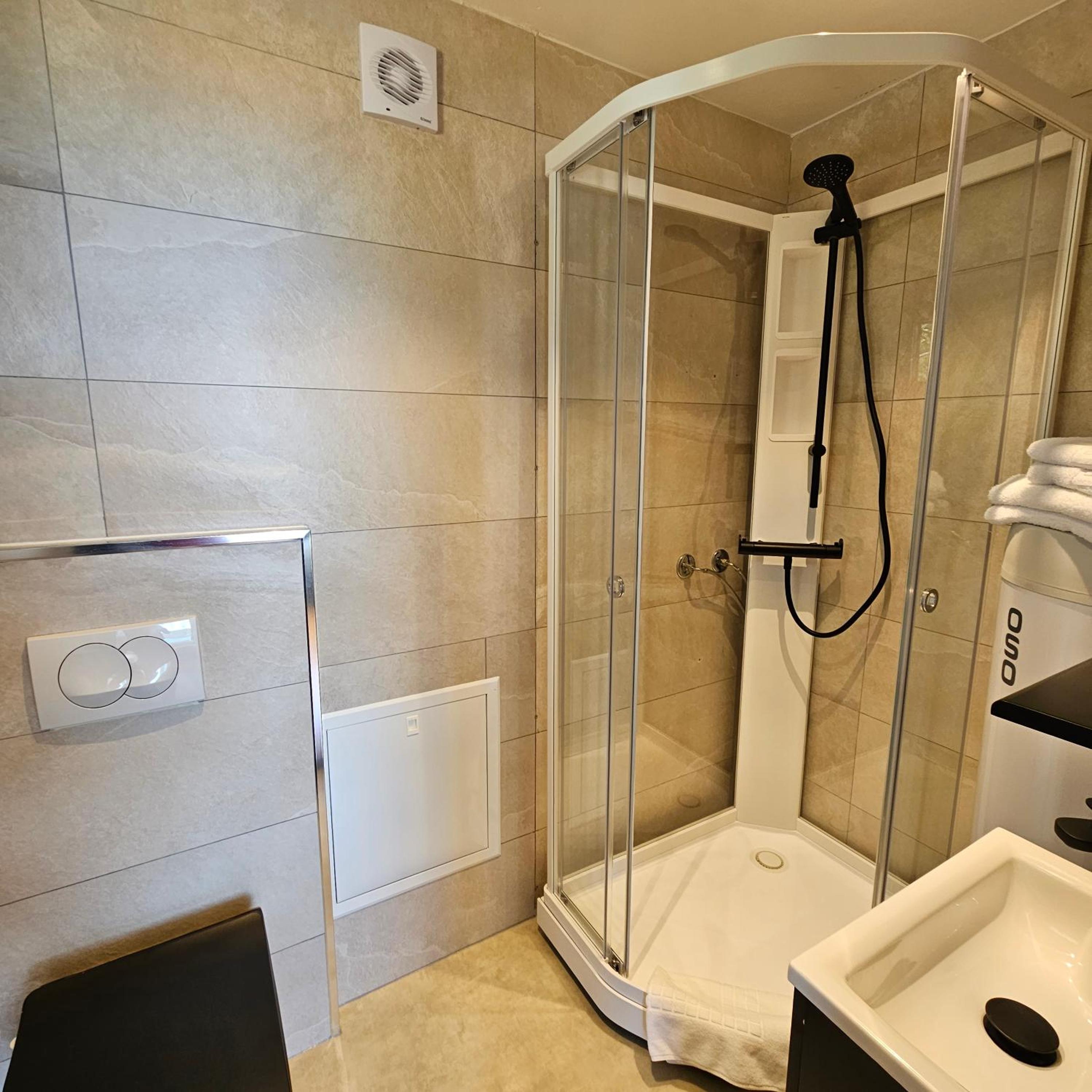 Queen Room with Sea View - Photo 13