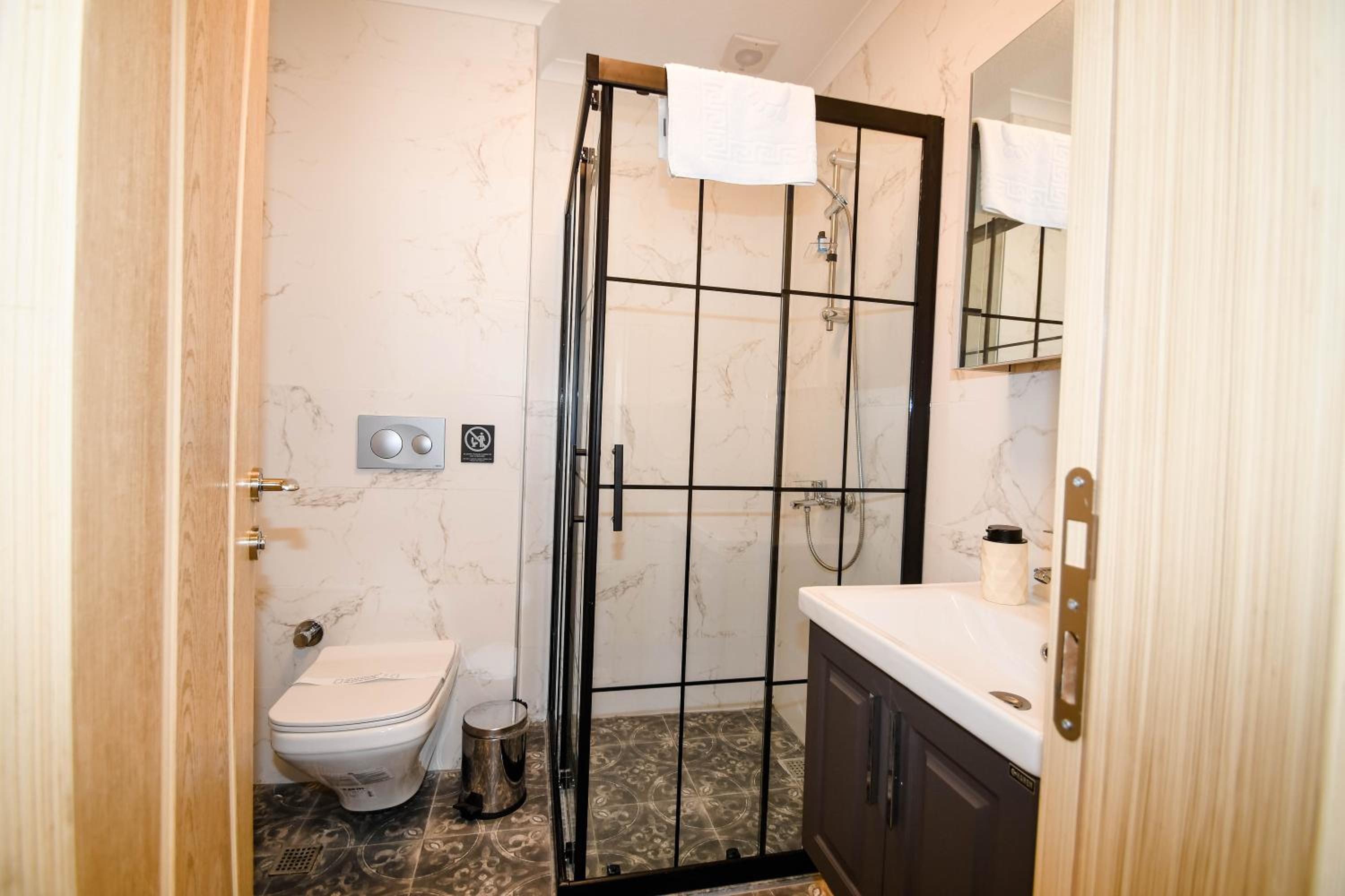 Double Room - Photo 12