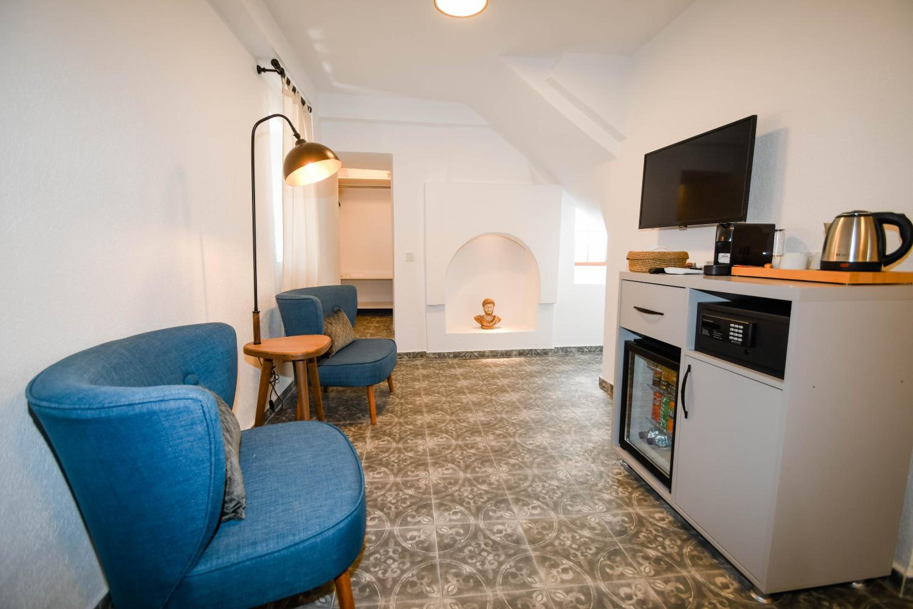 Double Room - Photo 13