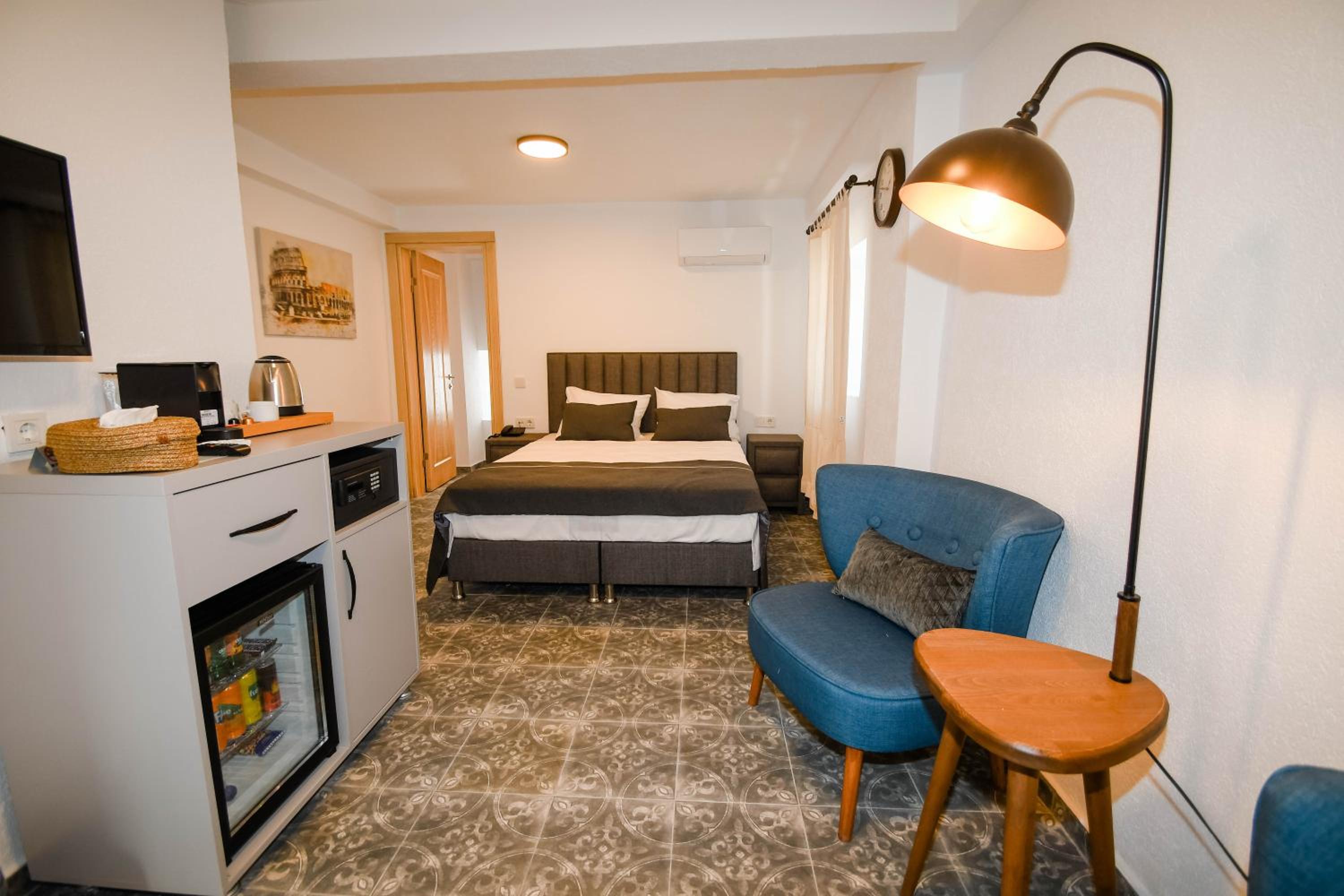 Double Room - Photo 11