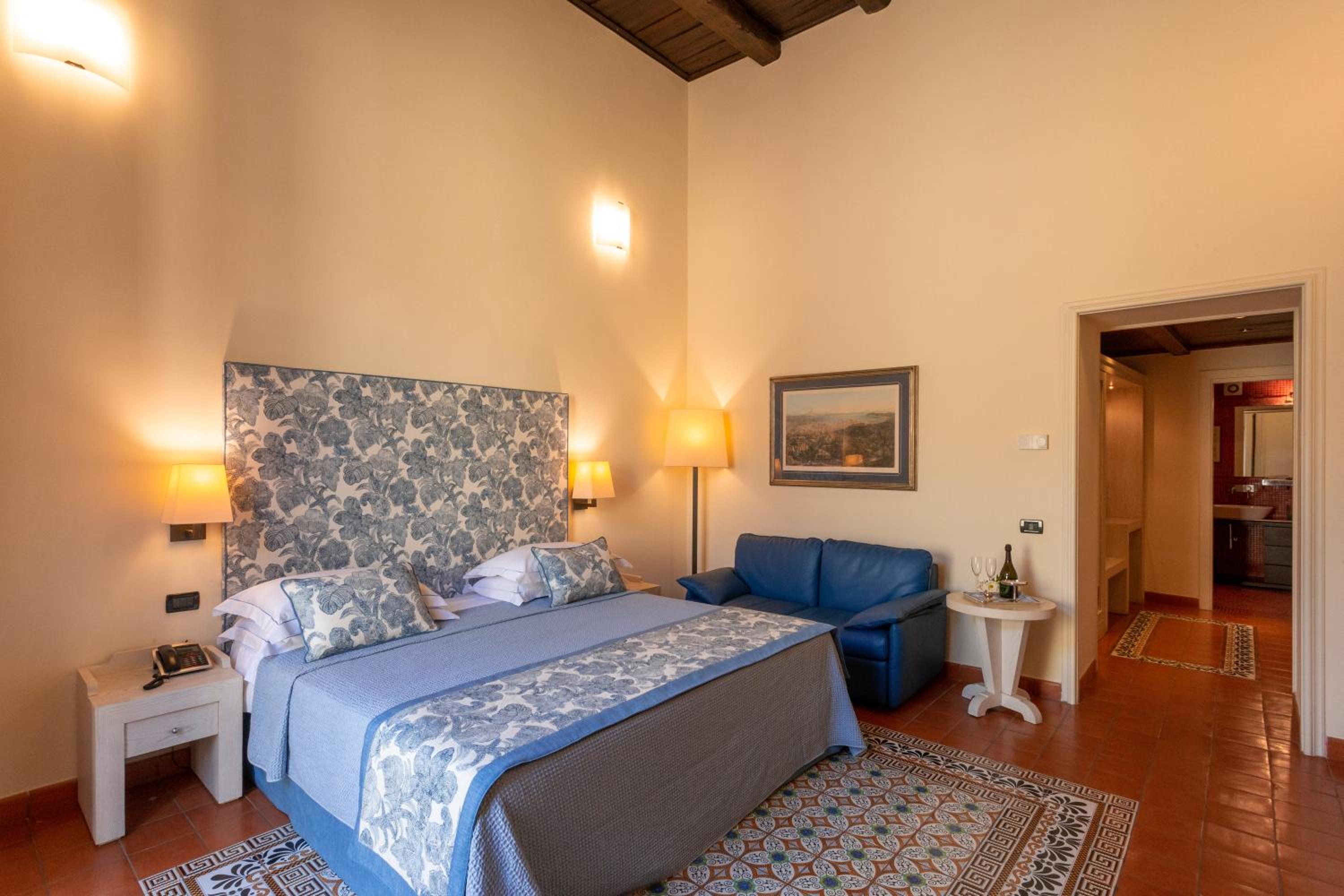 Deluxe Junior Suite - Photo 1