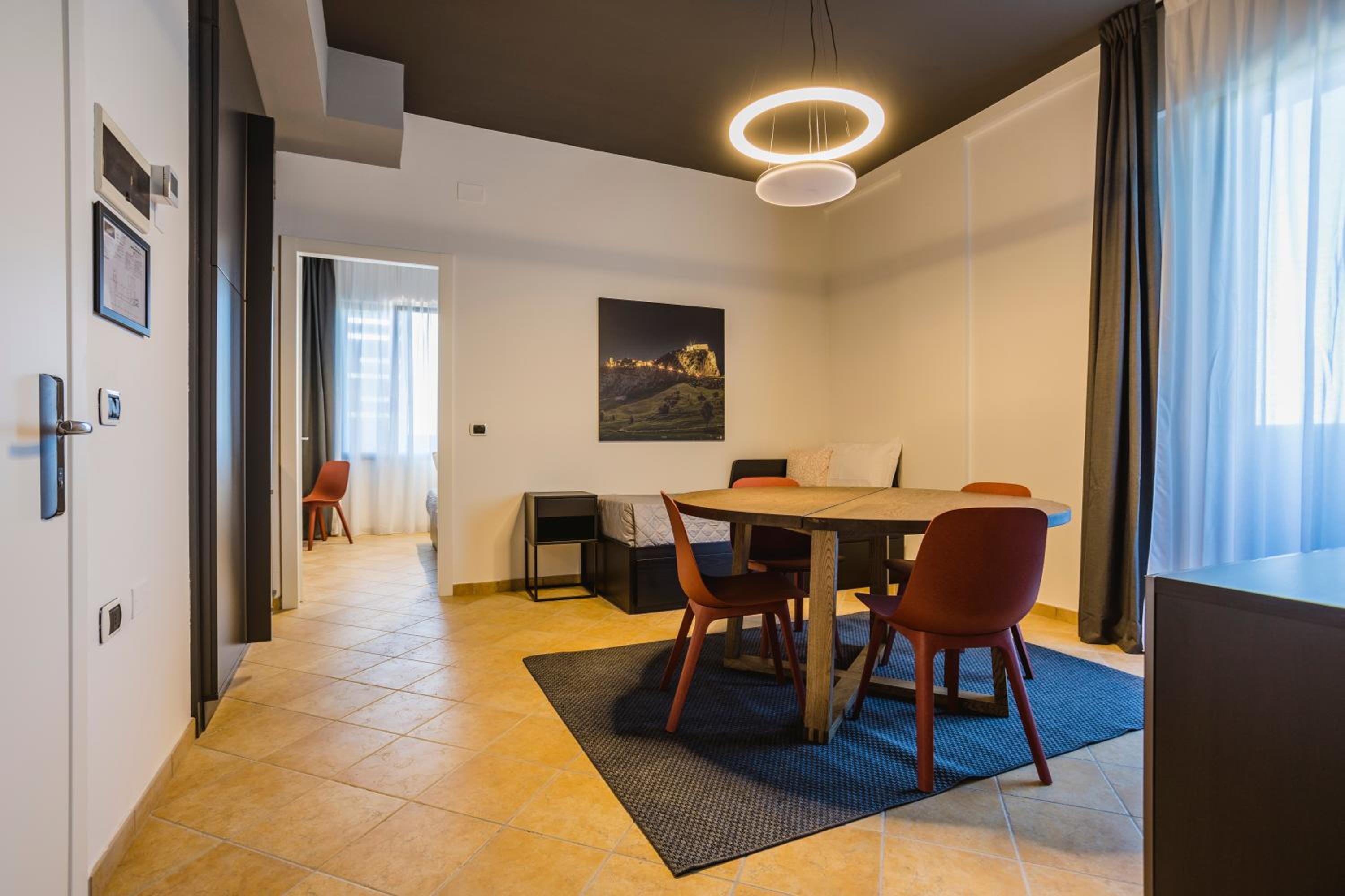 One Bedroom Deluxe Apartment photo 3