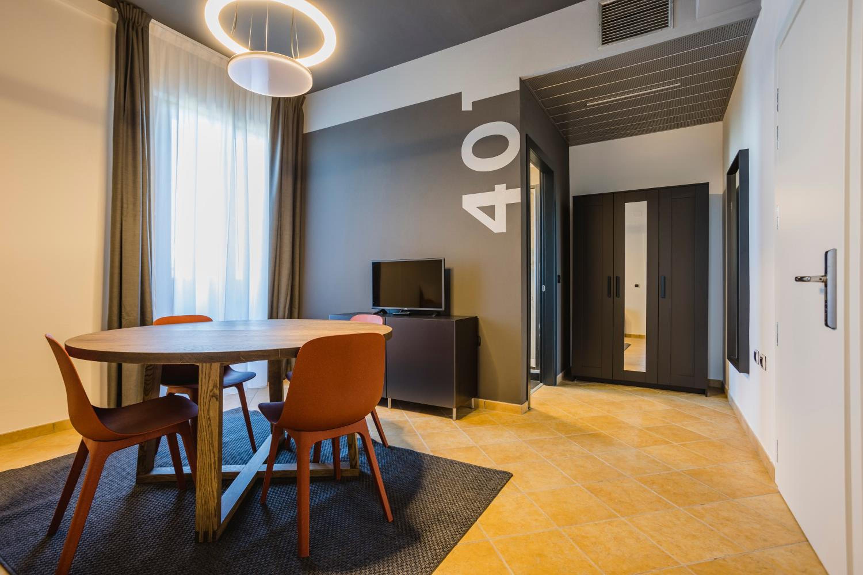 One Bedroom Deluxe Apartment photo 2