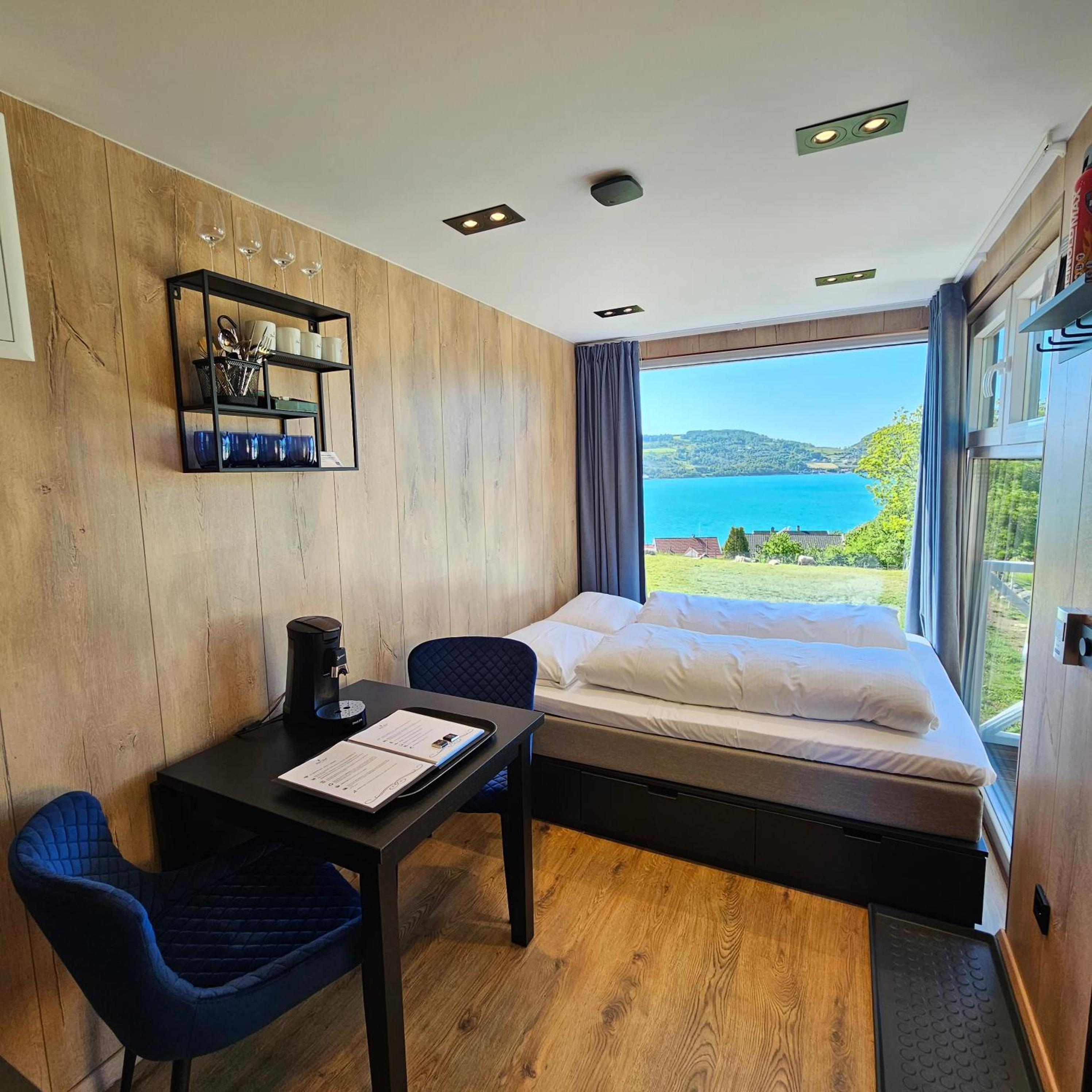Queen Room with Sea View - Photo 15