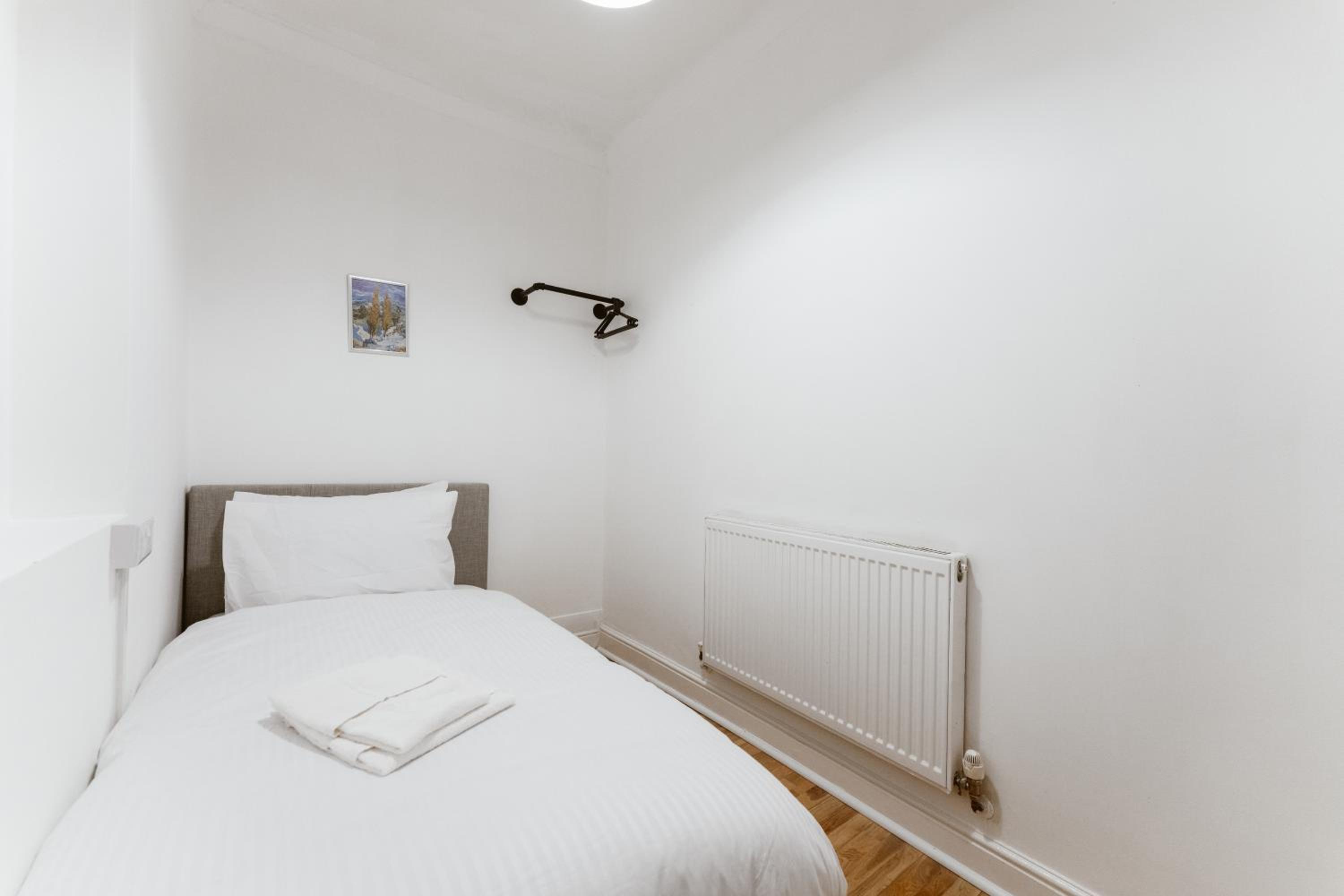 Single Room with Shared Bathroom photo 2