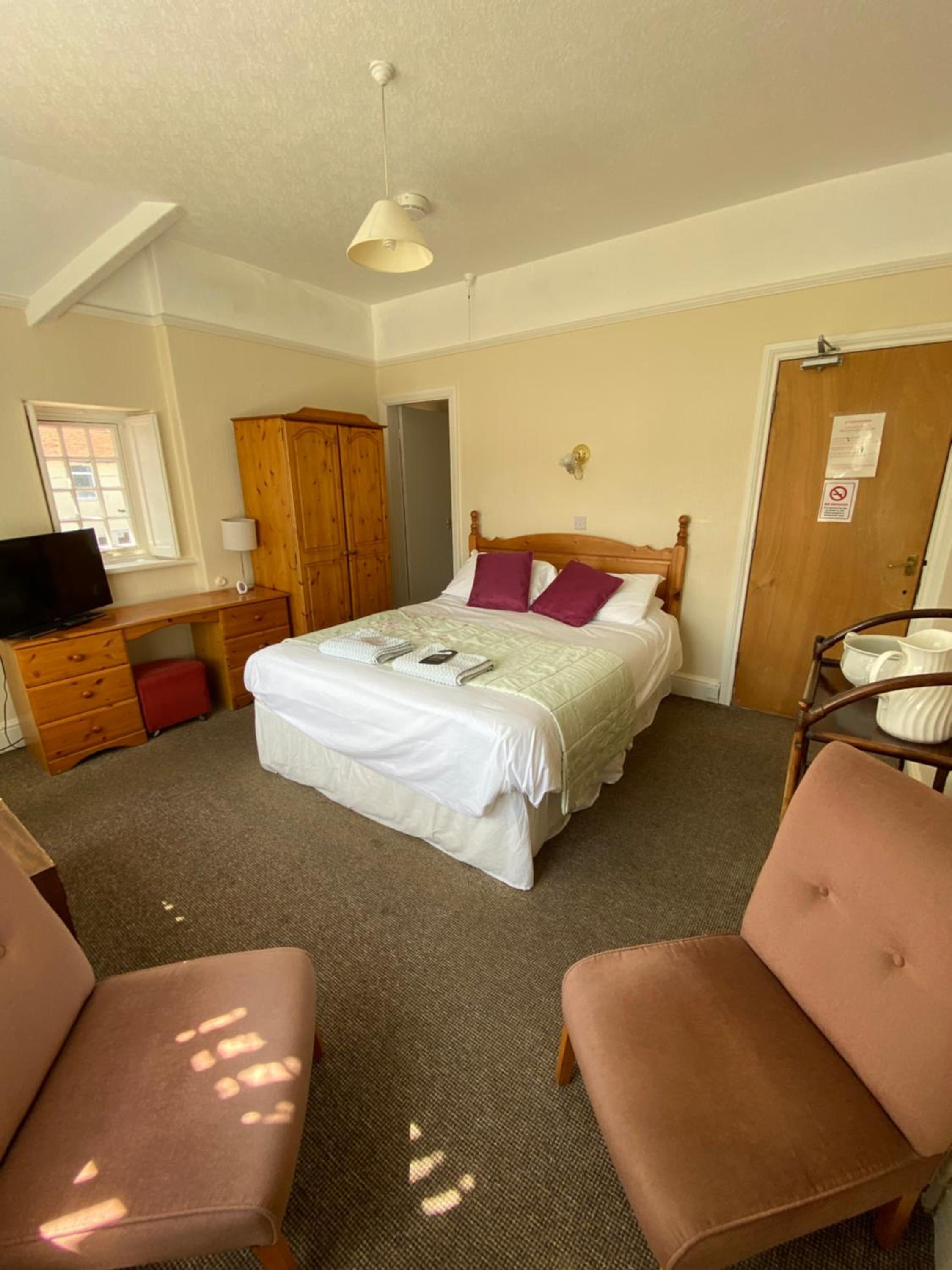 Large Double Room - Photo 2