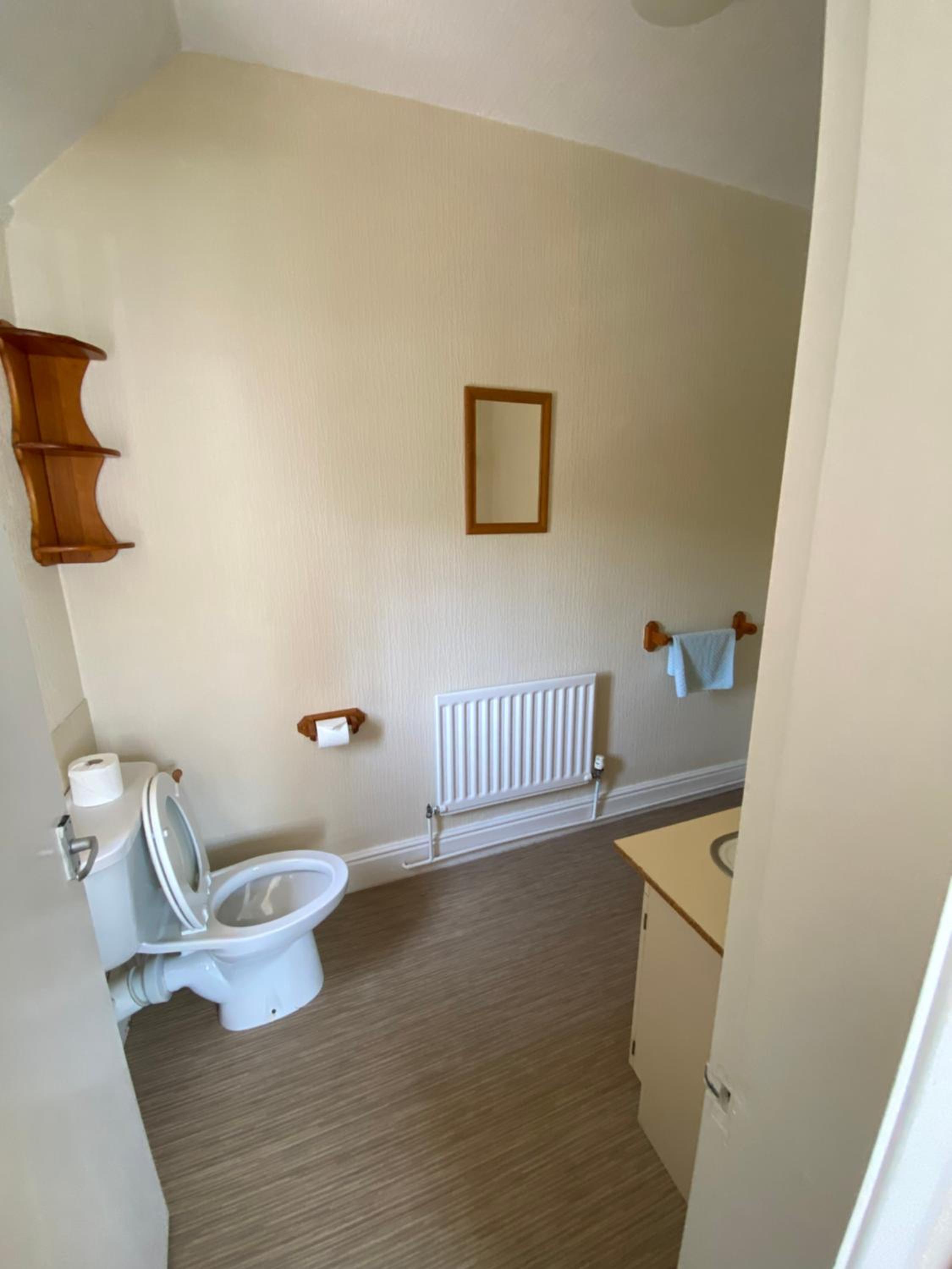 Large Double Room - Photo 3