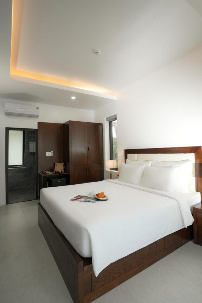Deluxe Double or Twin Room with Pool View - Photo 1