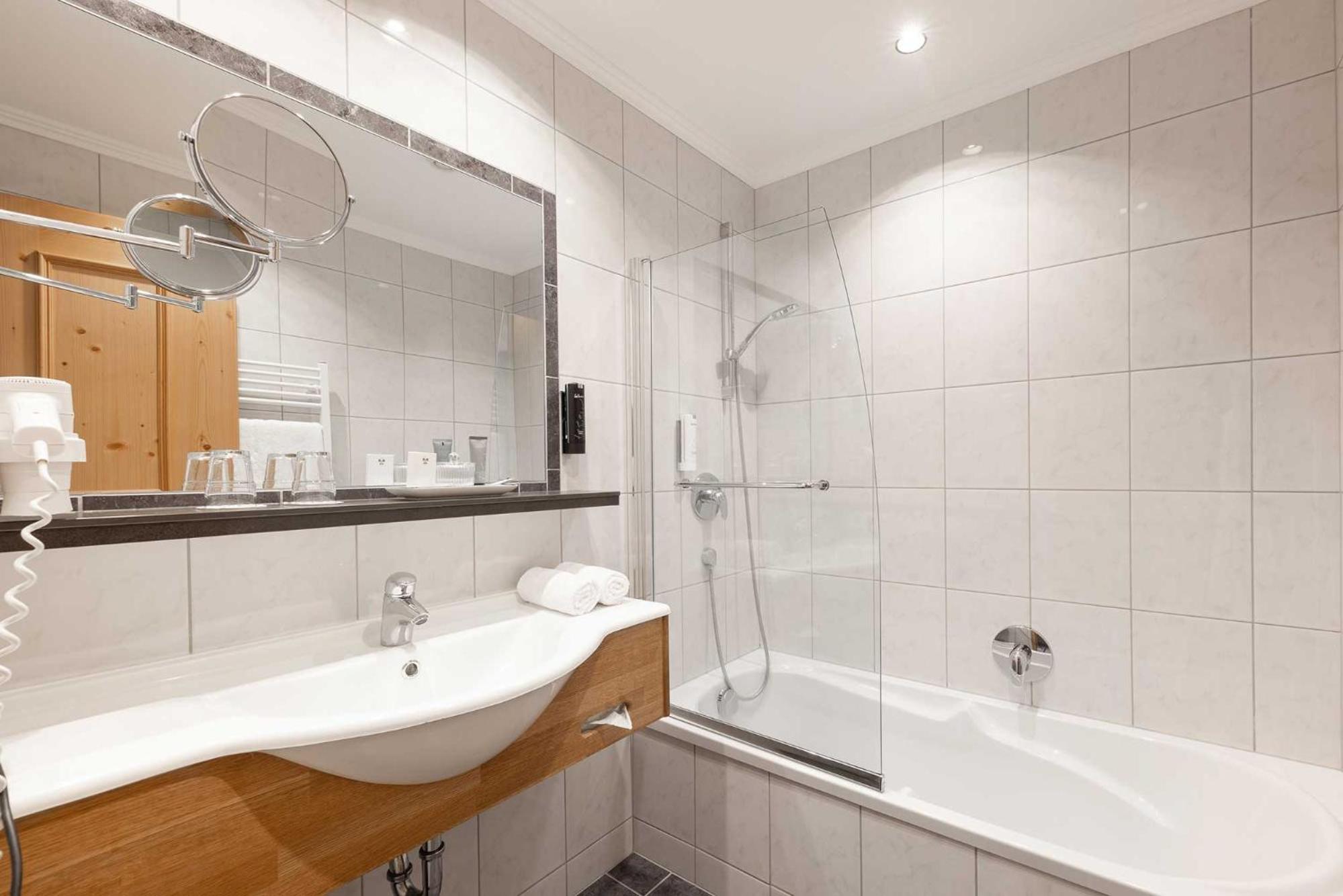 Deluxe Double Room with Balcony - Photo 2