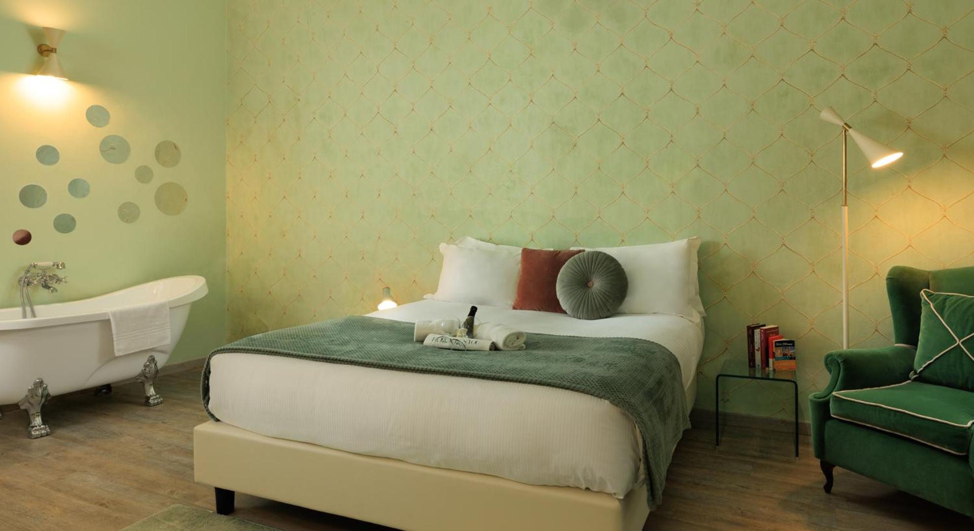 Deluxe King Room photo 2