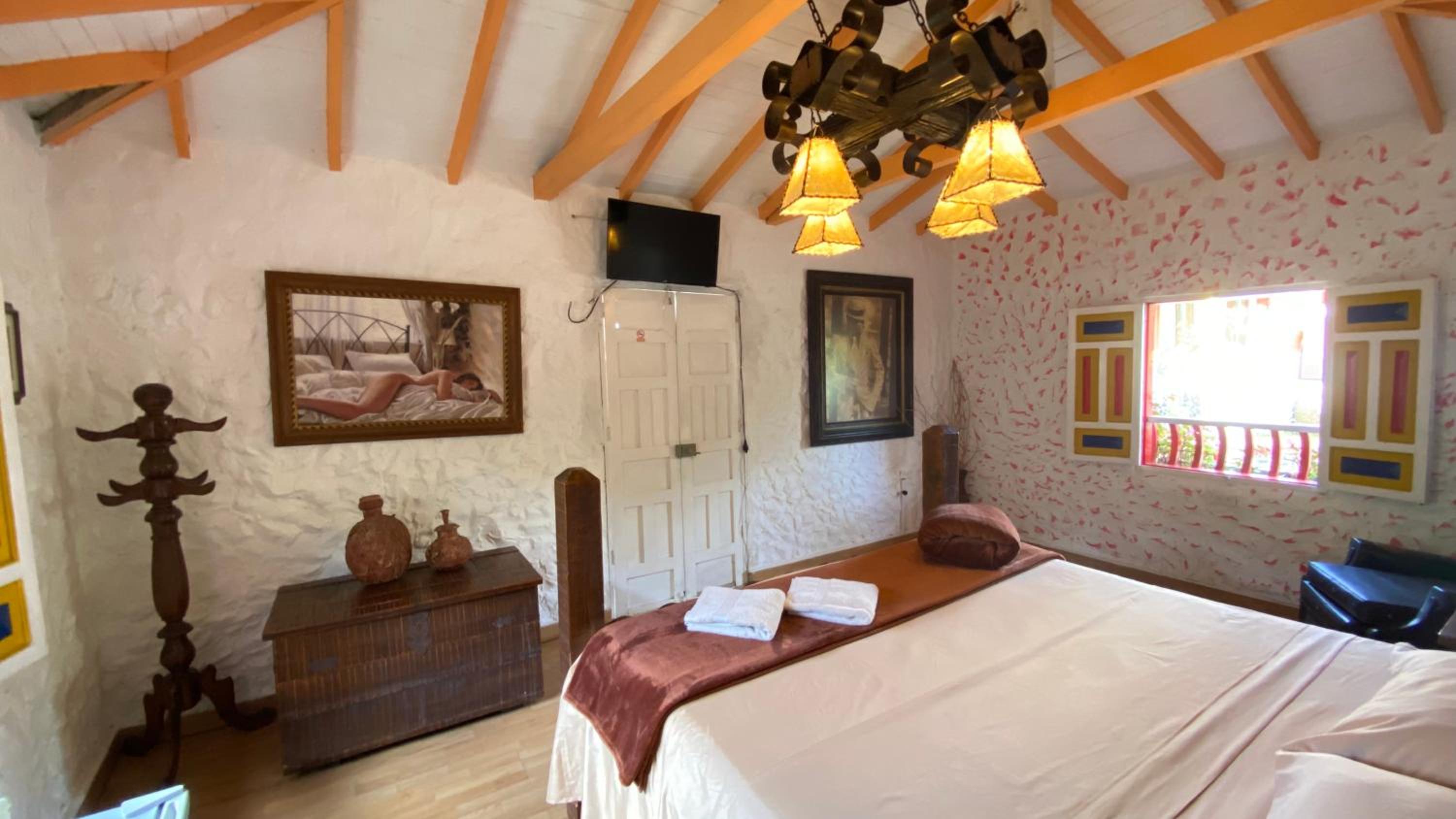 Deluxe King Suite photo 1