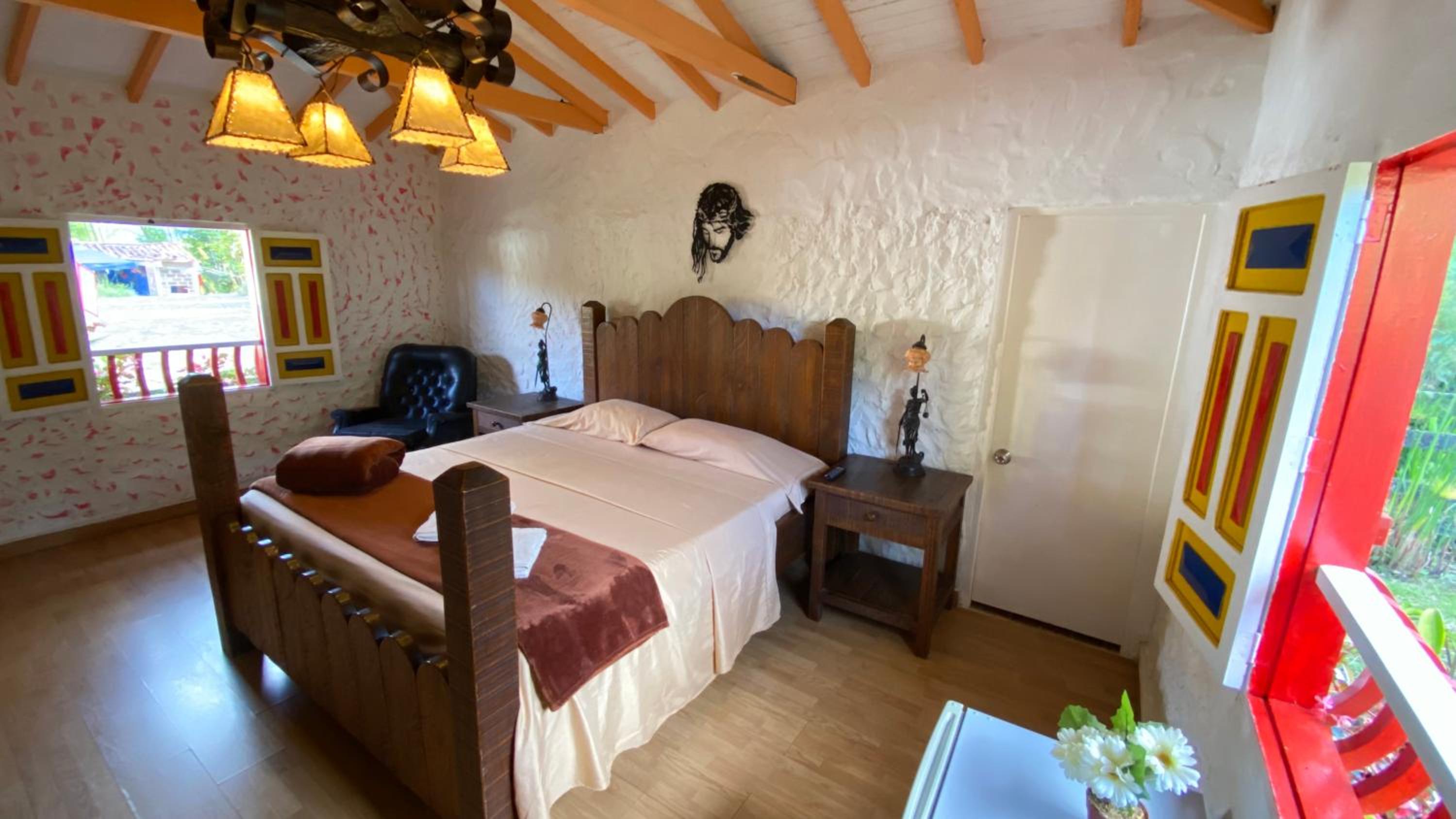 Deluxe King Suite photo 3