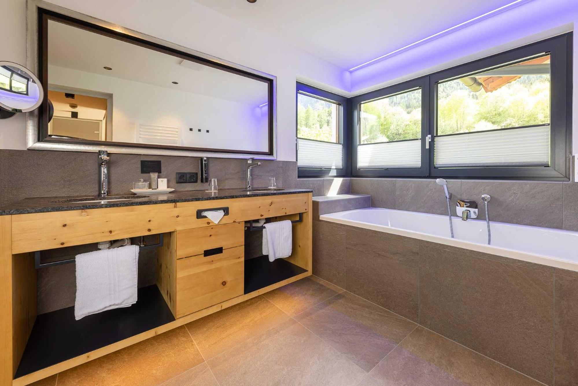 Zirben Deluxe Family Room - Photo 3