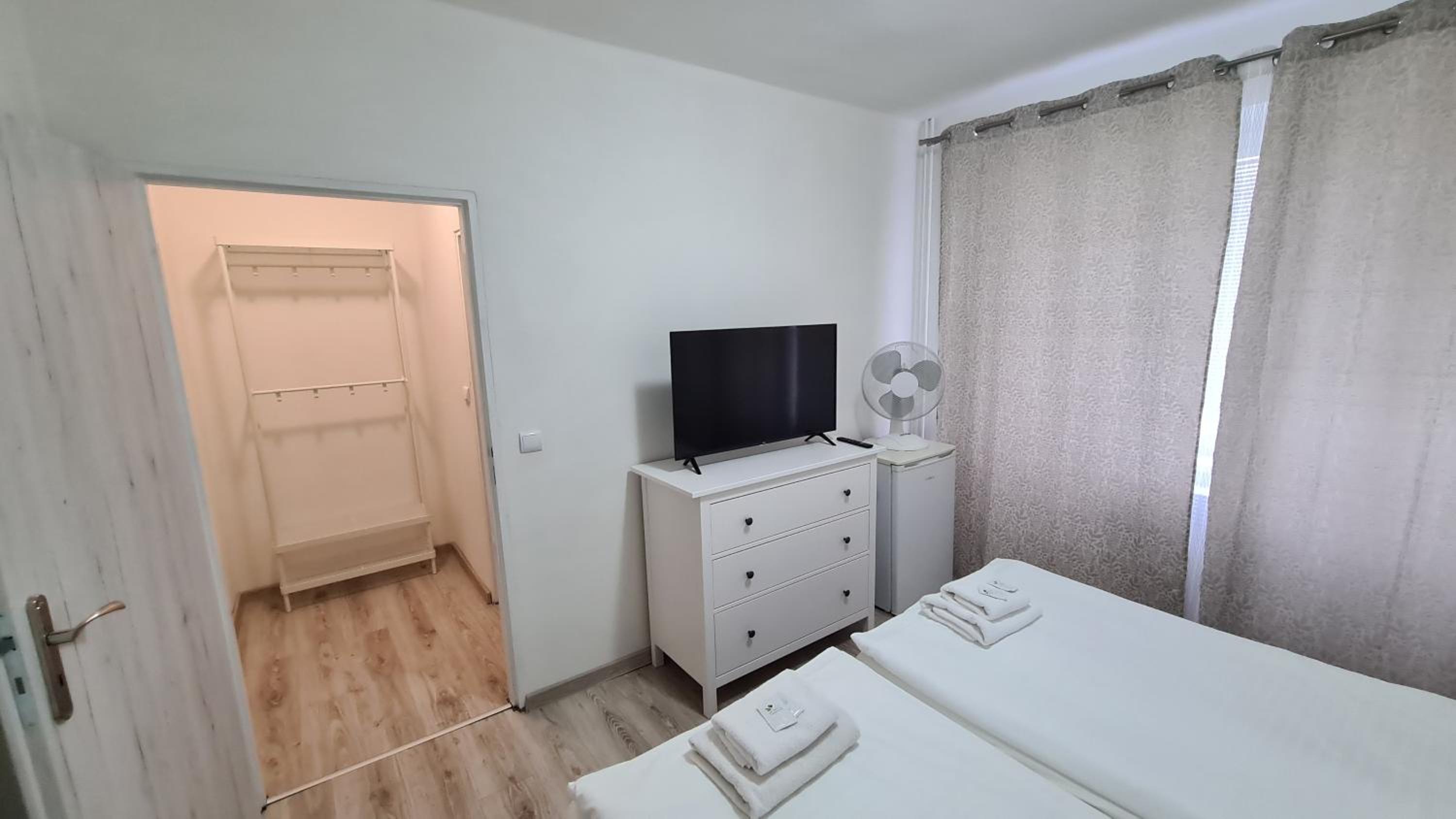 Double or Twin Room - Photo 4