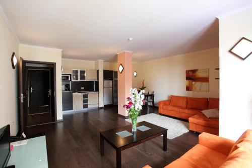 One-Bedroom Apartment with Balcony photo 3
