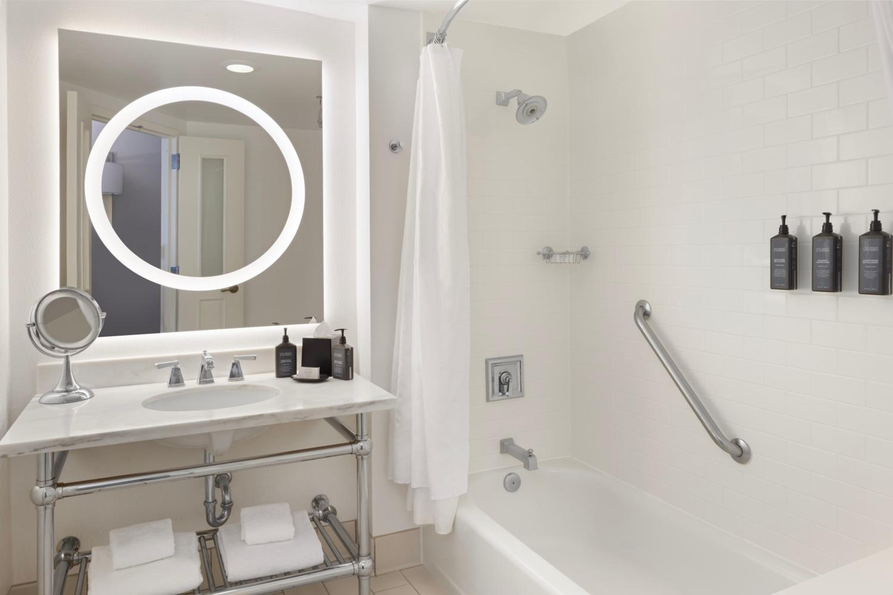 Traditional, Guest room, 2 Queen - Photo 2