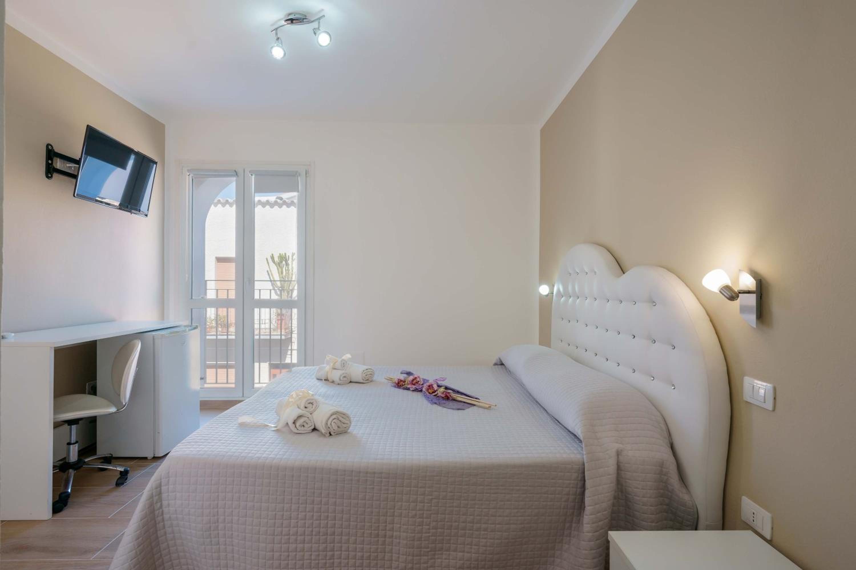 Quadruple Room with Private Bathroom photo 3