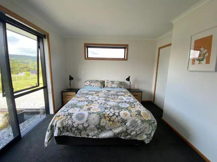 Queen Room With Shared Bathroom photo 1