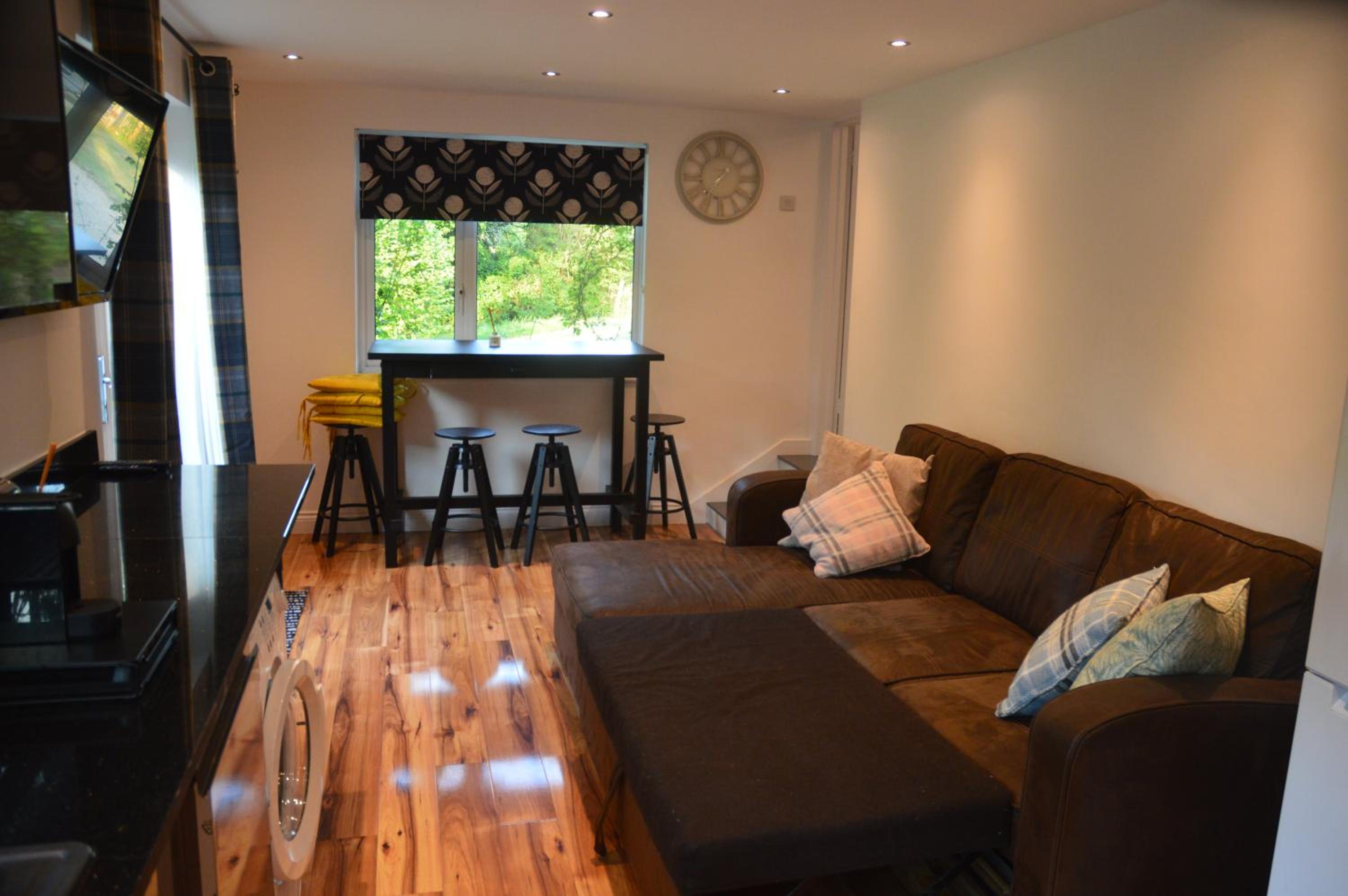 One-Bedroom Apartment - Photo 1