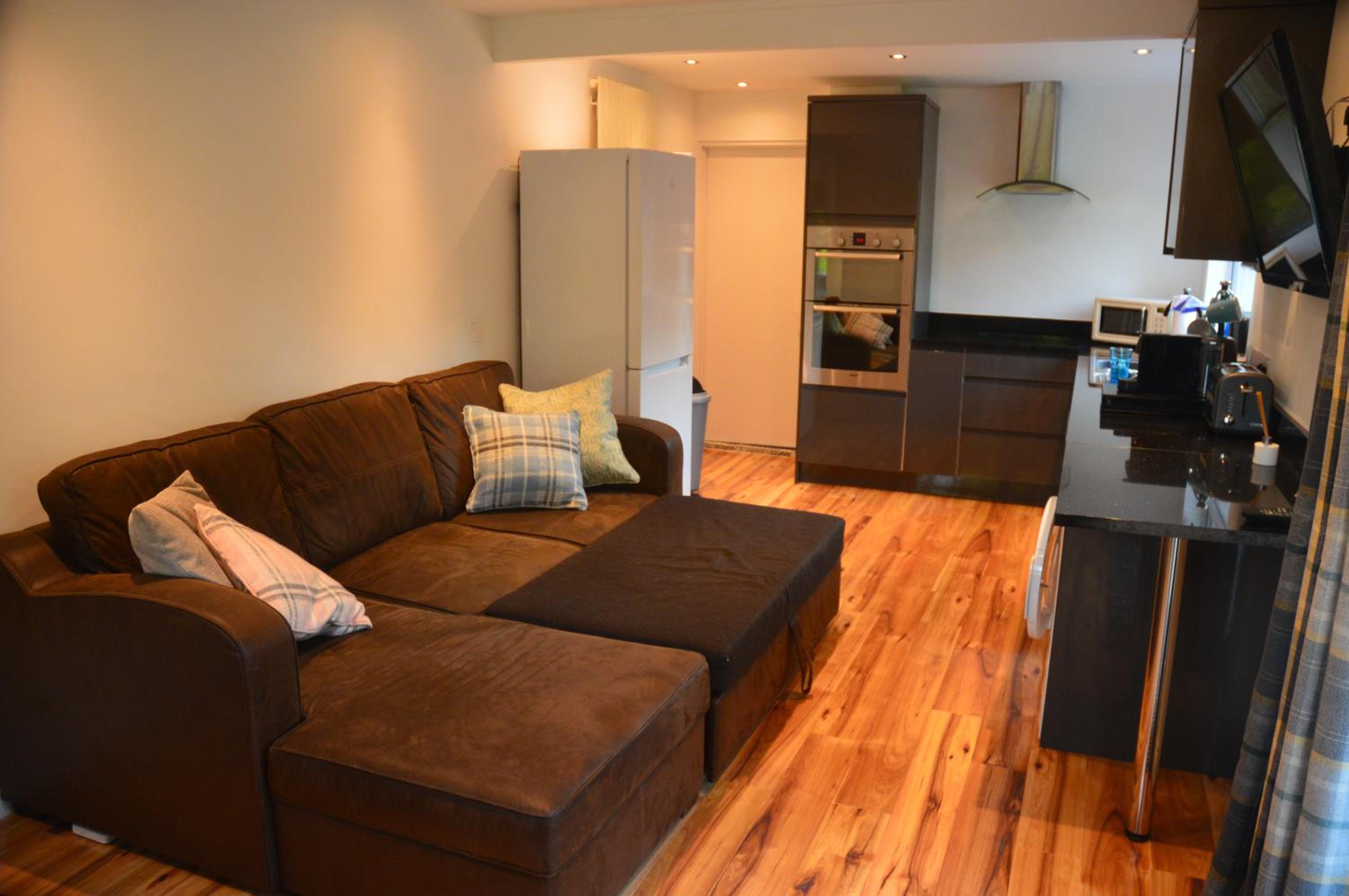 One-Bedroom Apartment - Photo 27