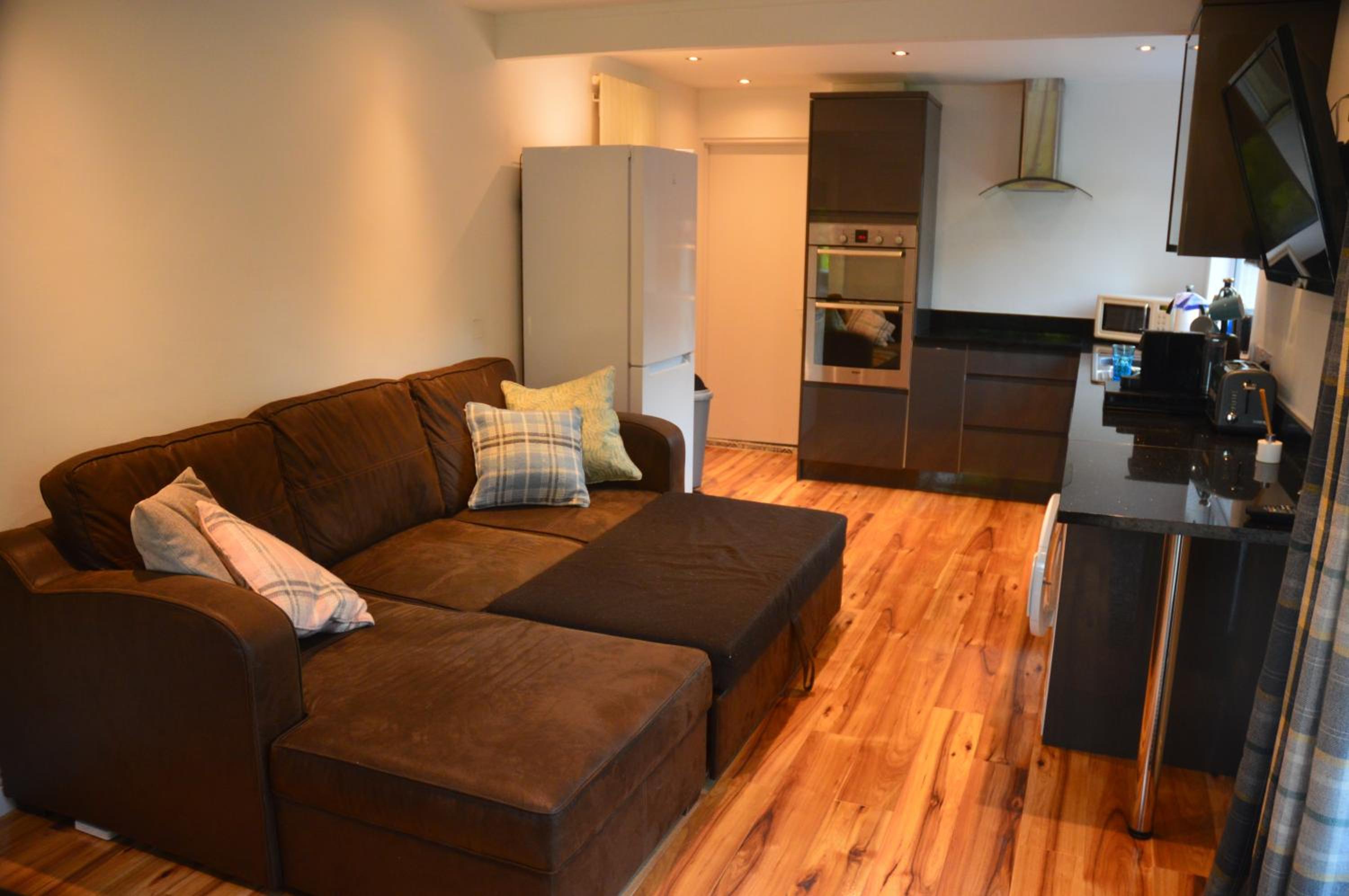 One-Bedroom Apartment - Photo 28