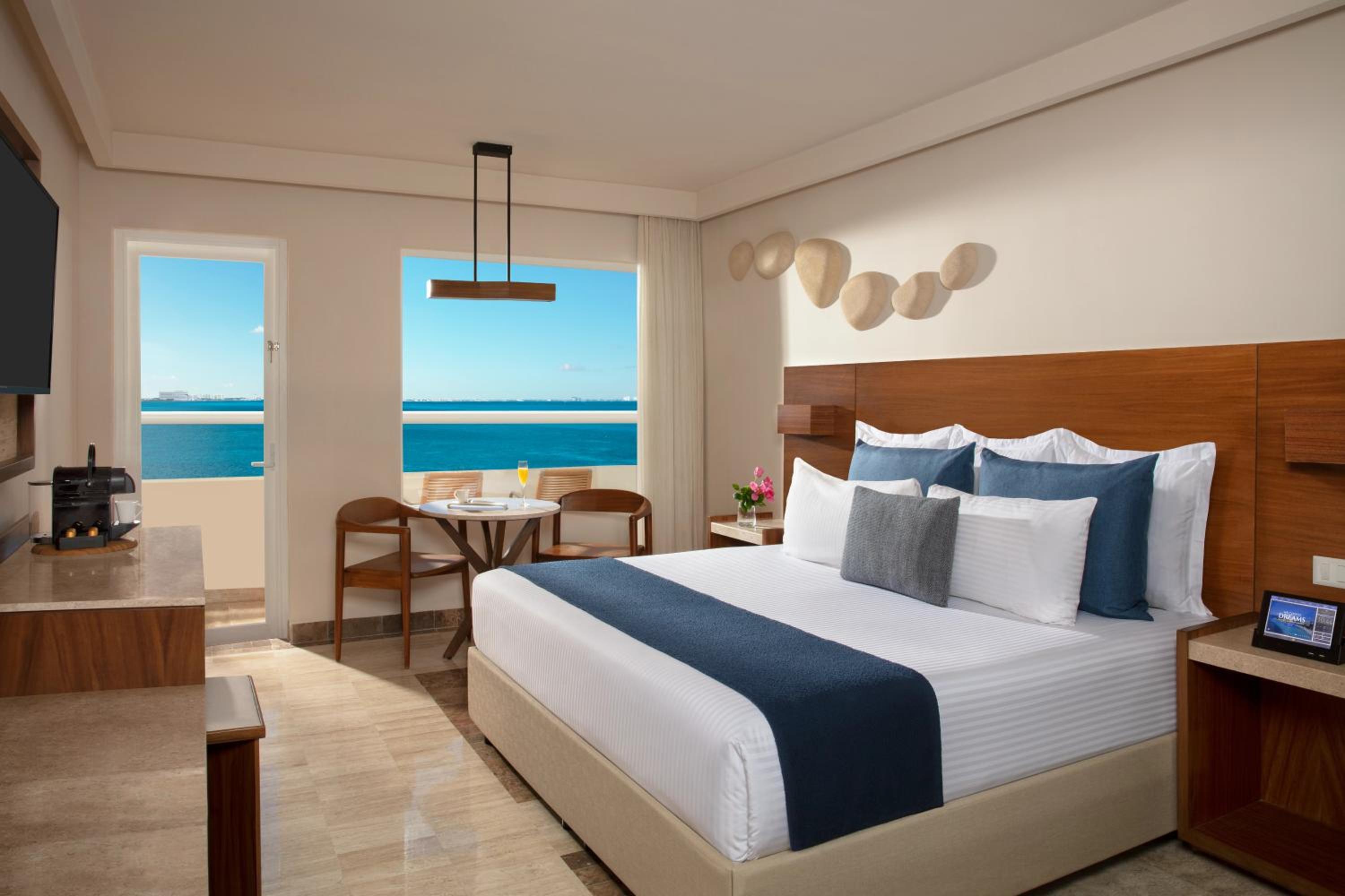 Hébergement Lit King-Size Premium avec Balcon - Côté Océan