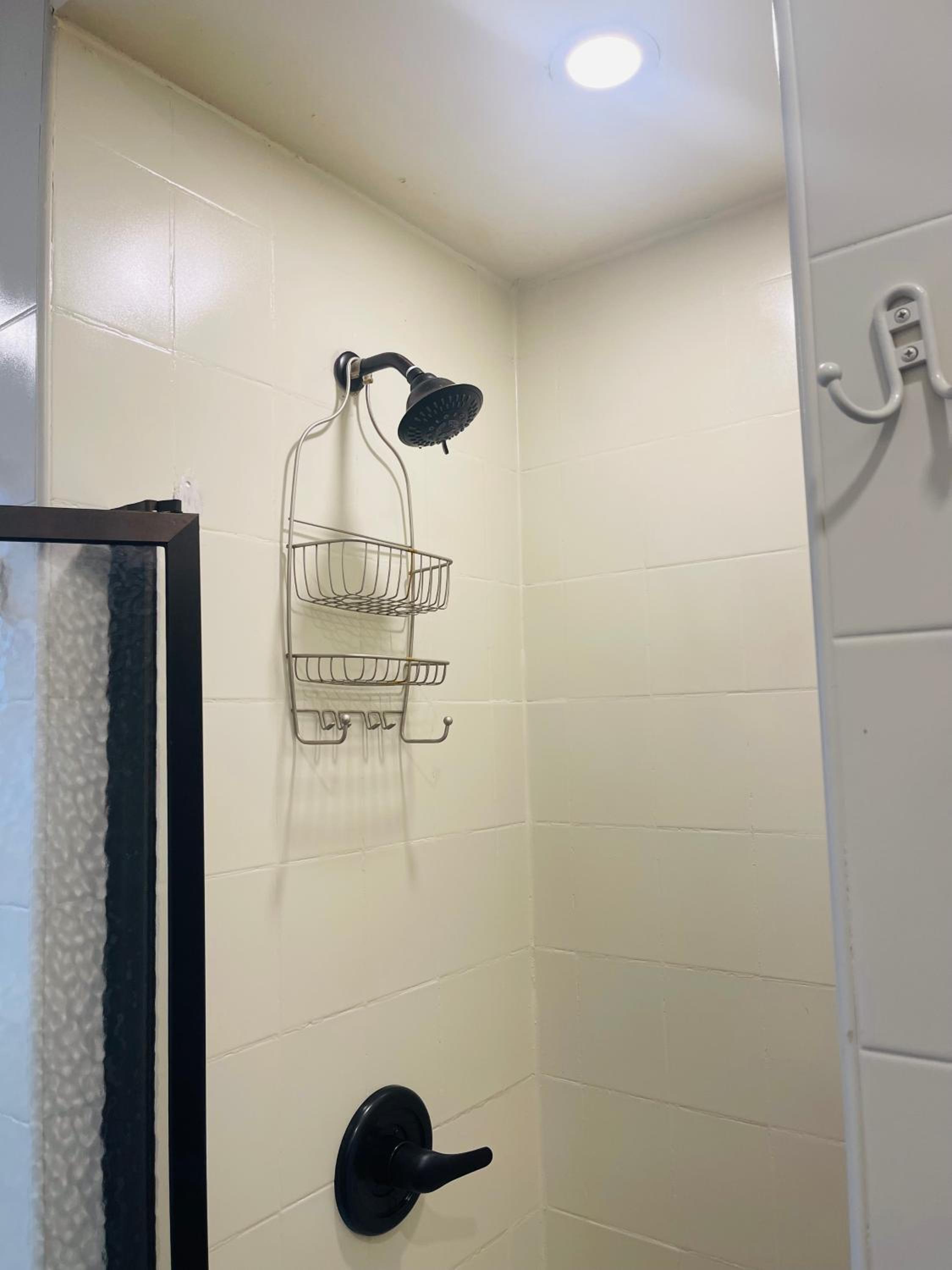 1 BED IN A 2 BED MIX LUXURY POD photo 2