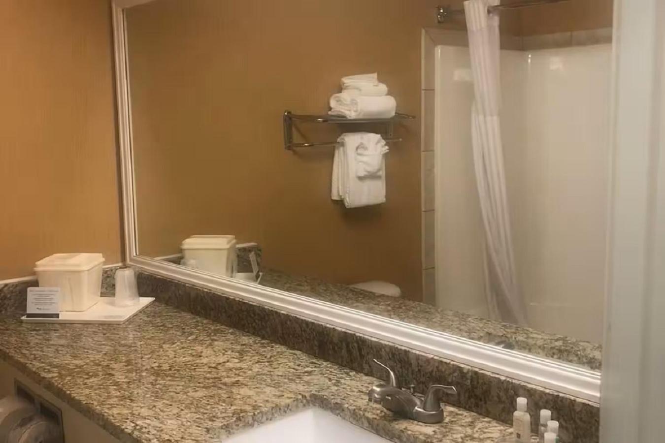 King Room - Disability Access/Non-Smoking - Photo 6