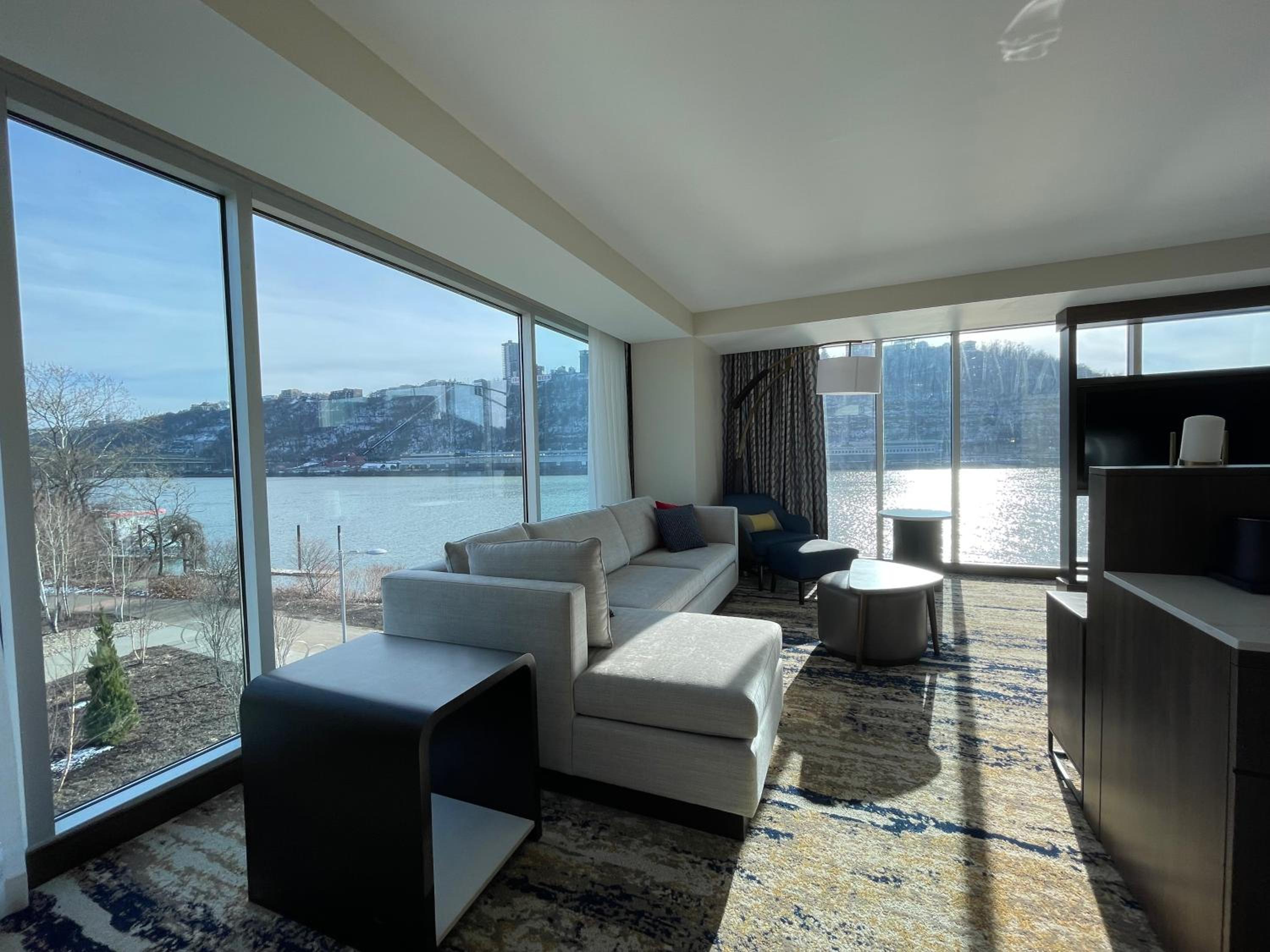 Suite - Photo 5