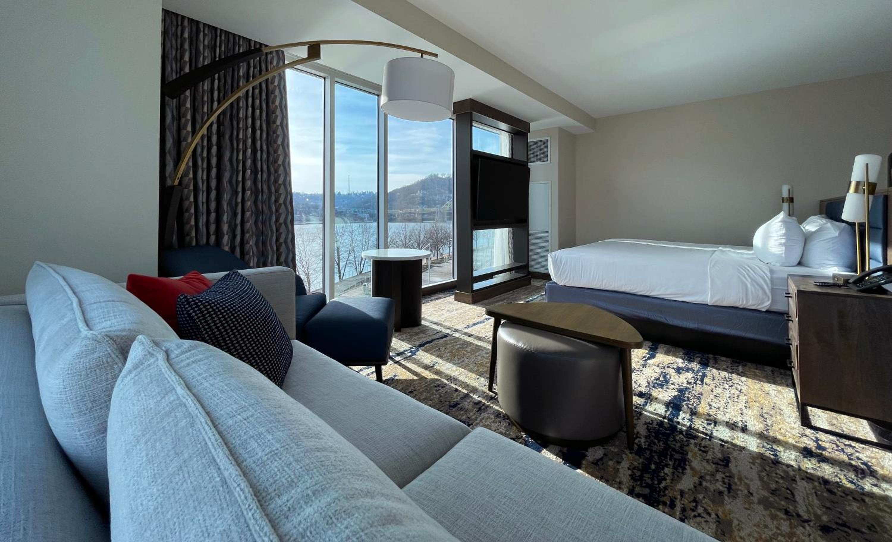 Suite - Photo 1