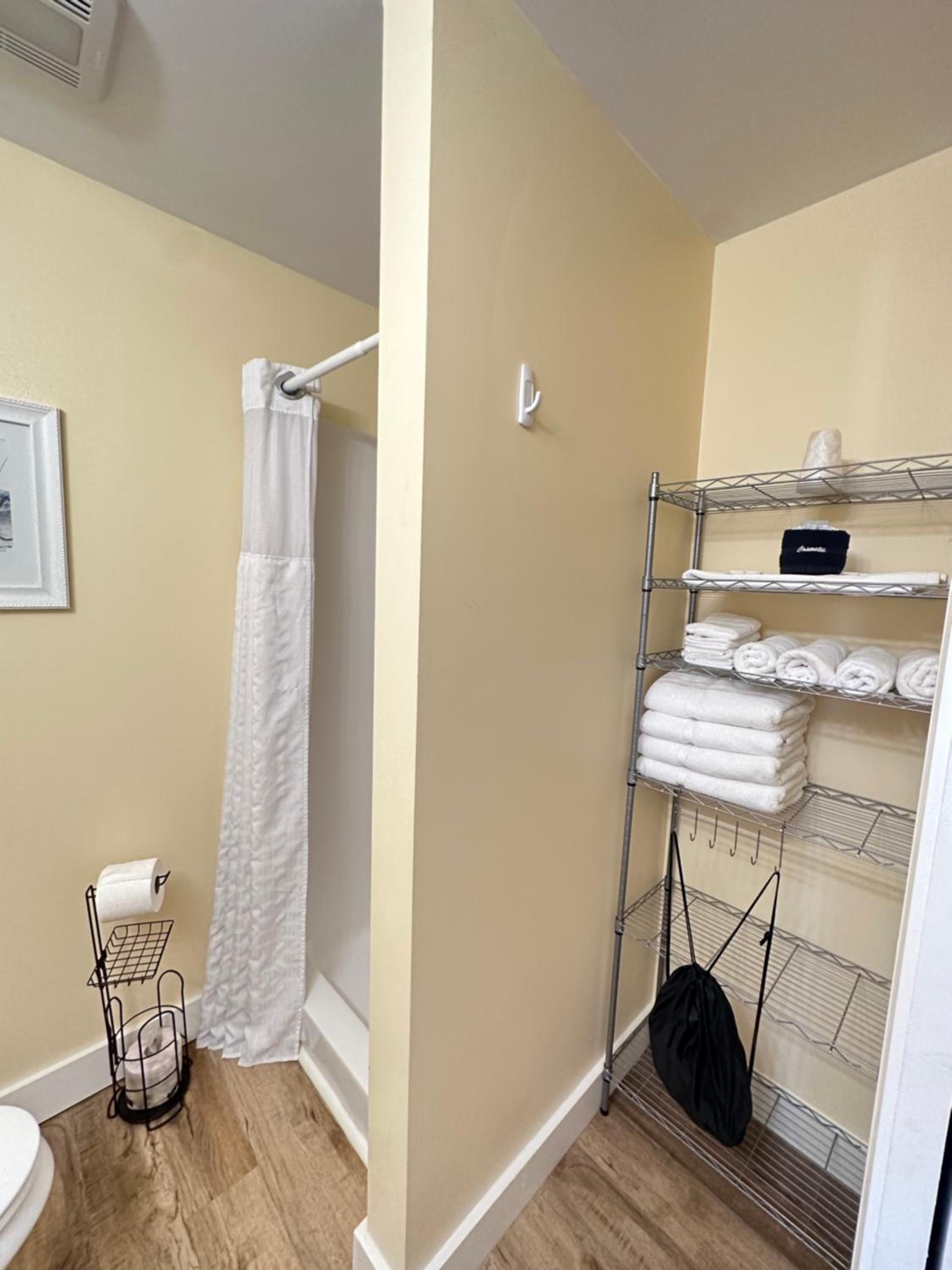 Queen Room photo 2