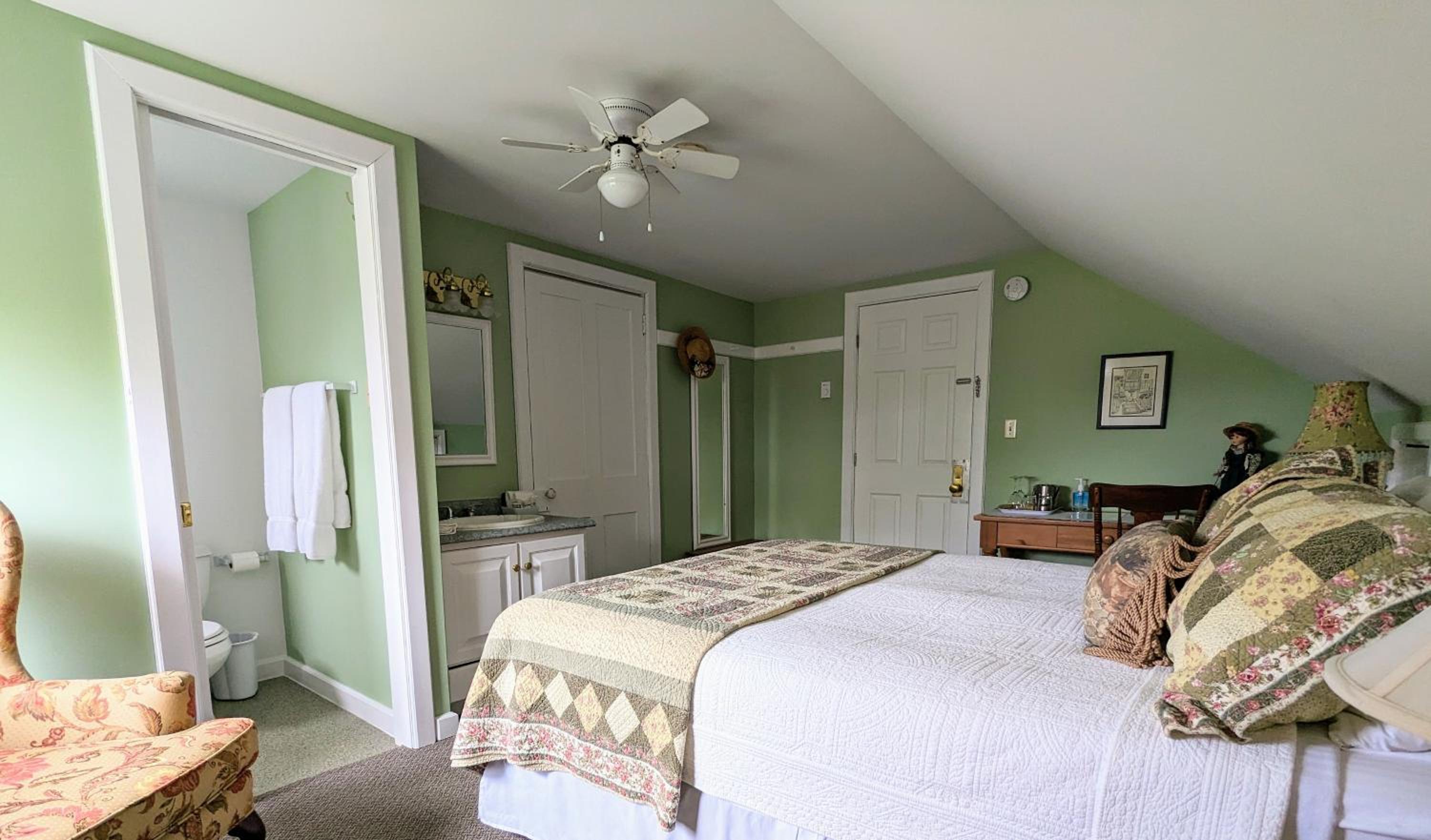 Deluxe Queen Room photo 2