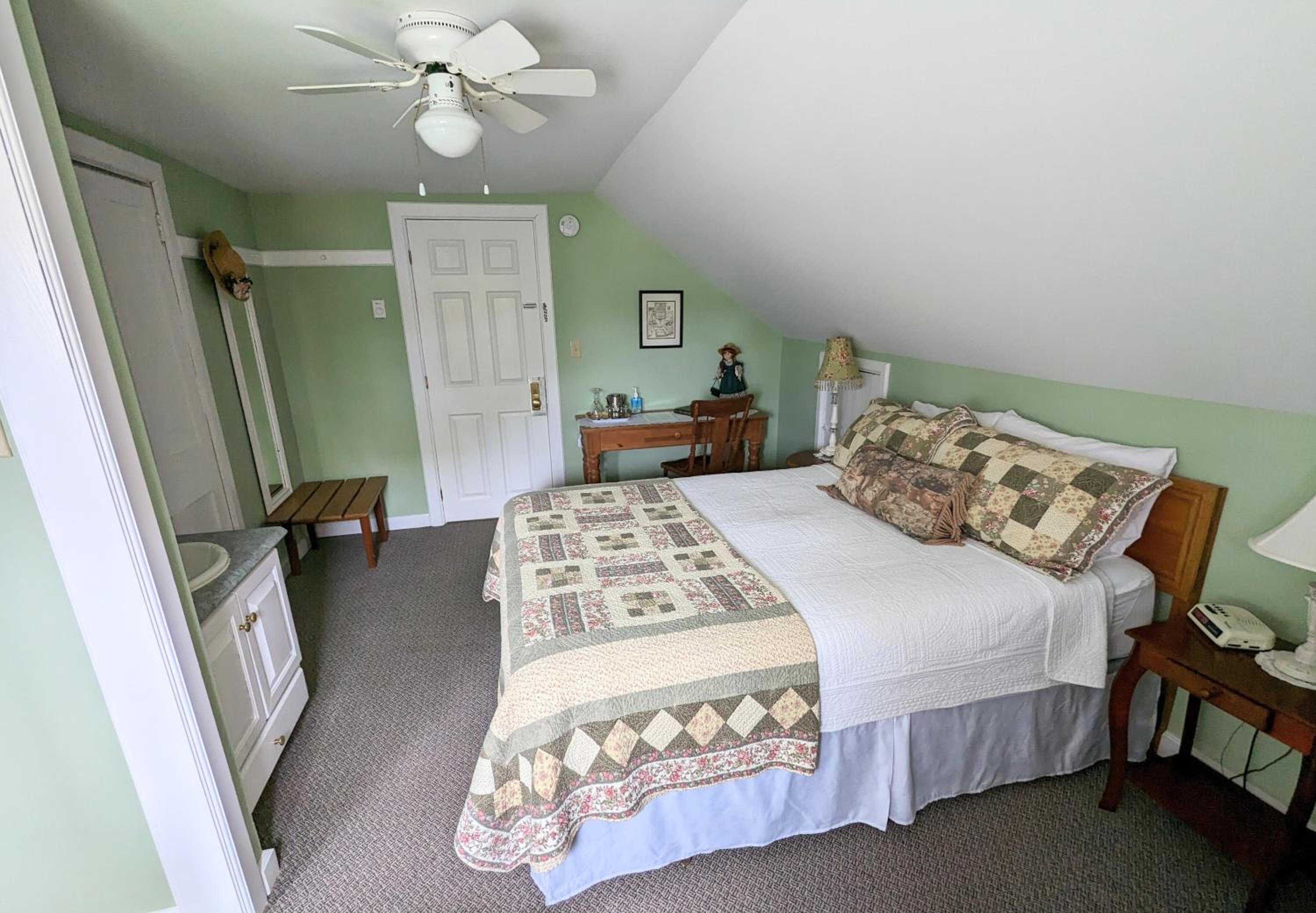 Deluxe Queen Room photo 3