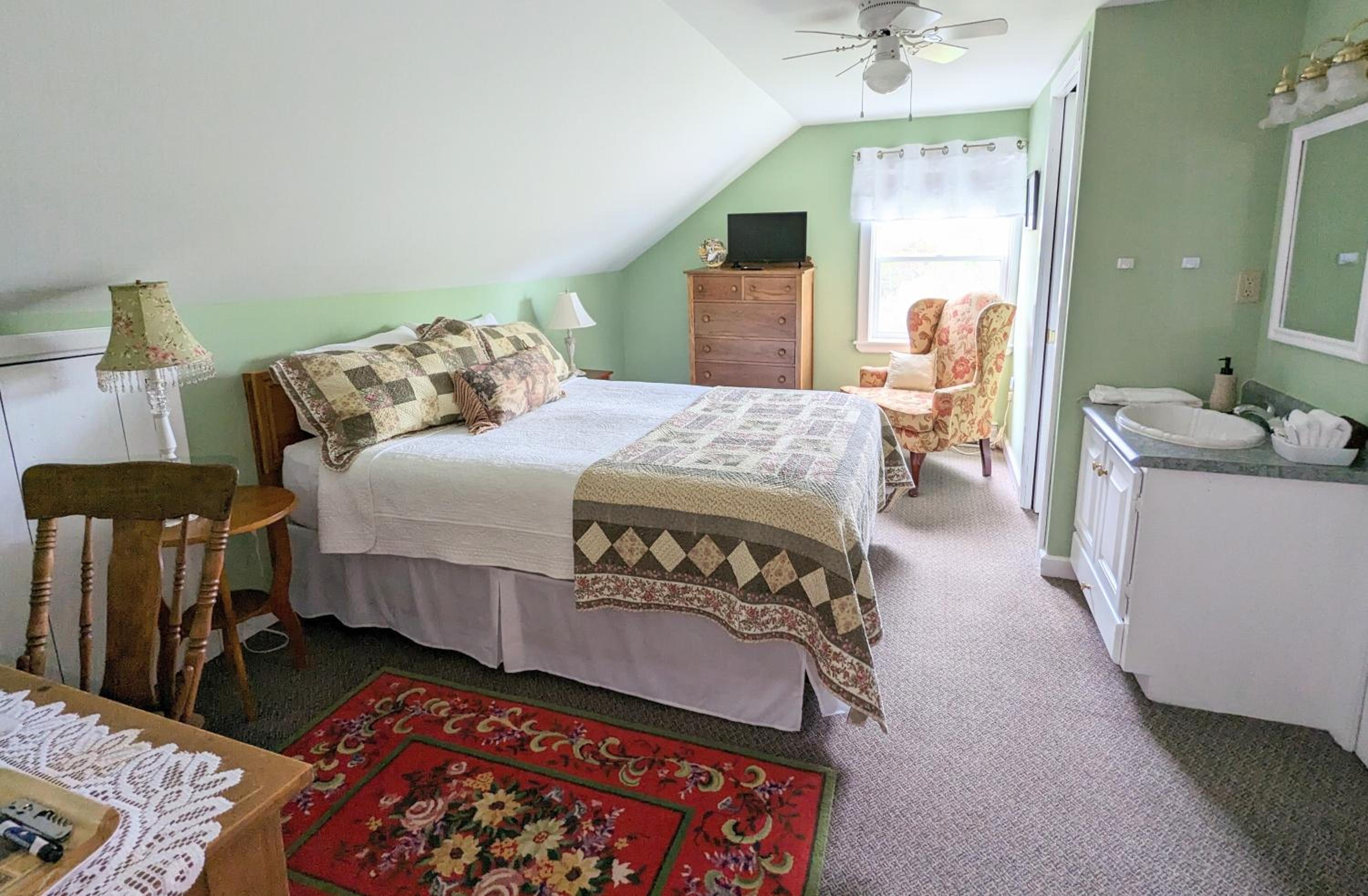 Deluxe Queen Room