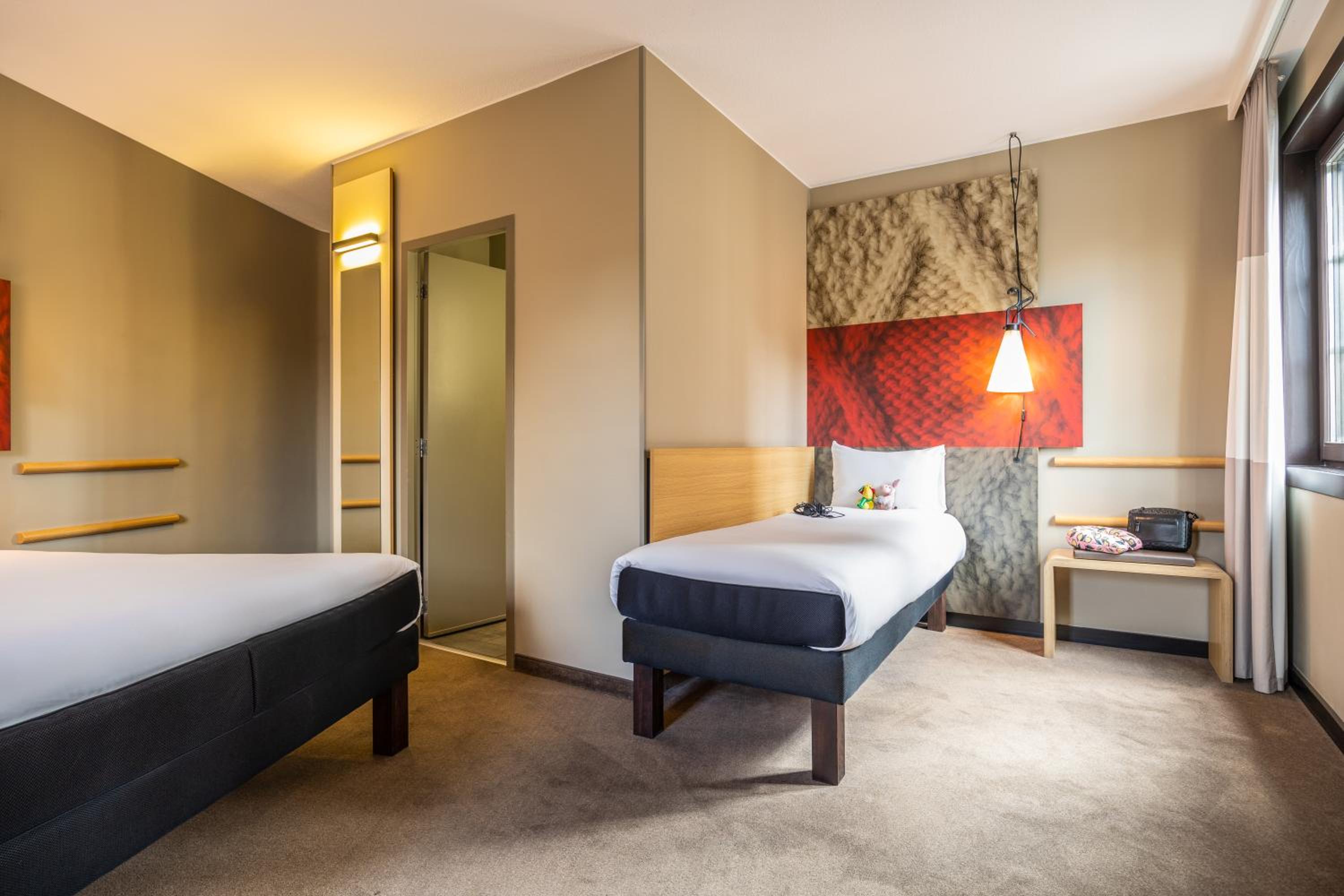 Premium Room with Double Bed and Single Bed photo 1