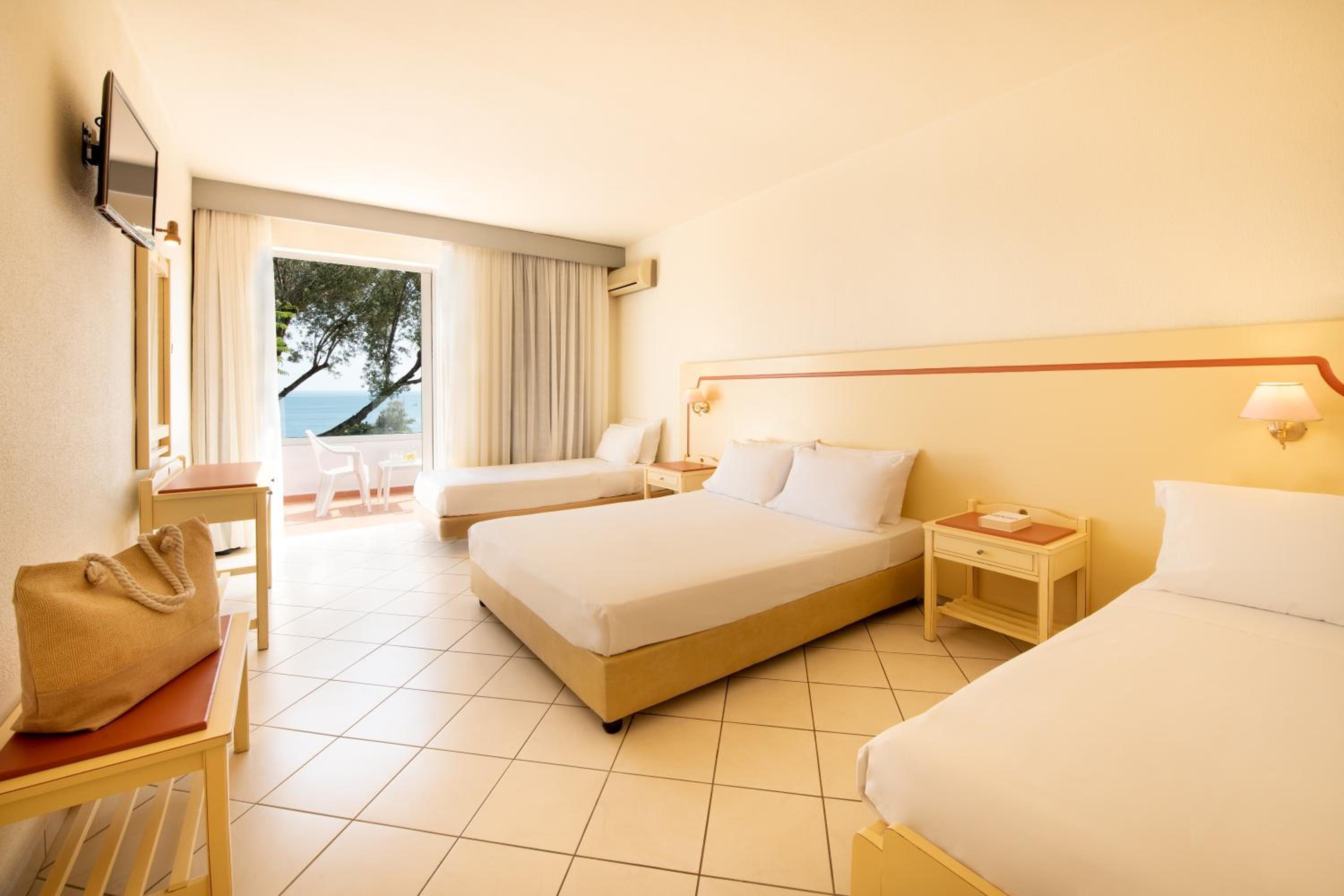 Quadruple Room with Garden View