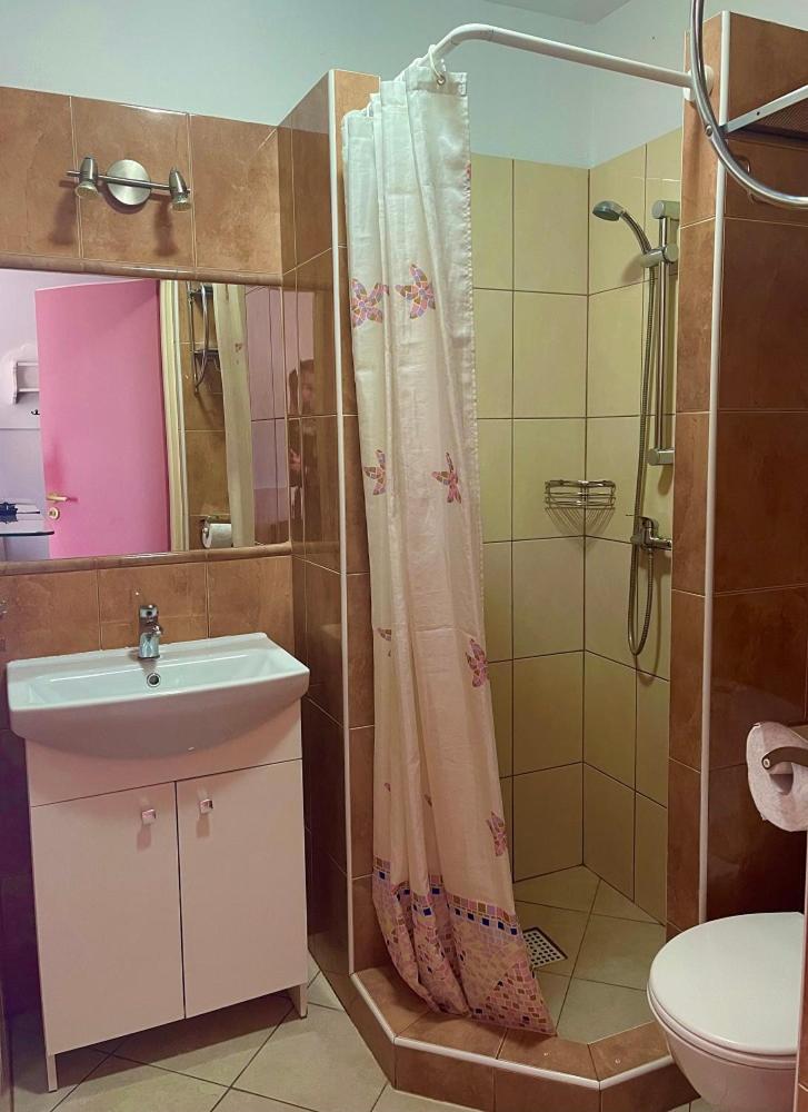 Deluxe Double Room with Shower photo 2