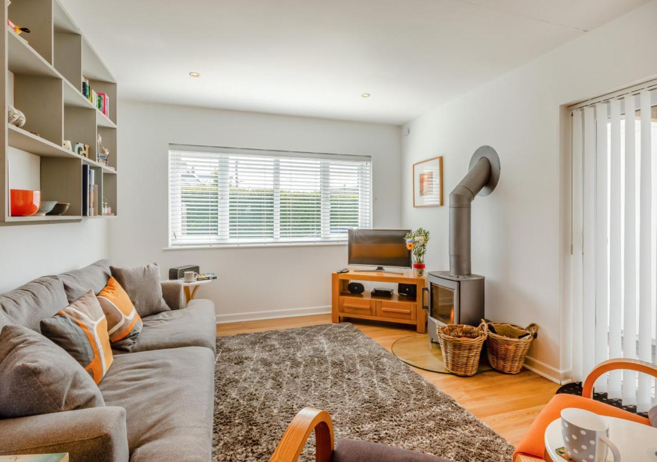 Three-Bedroom House photo 3