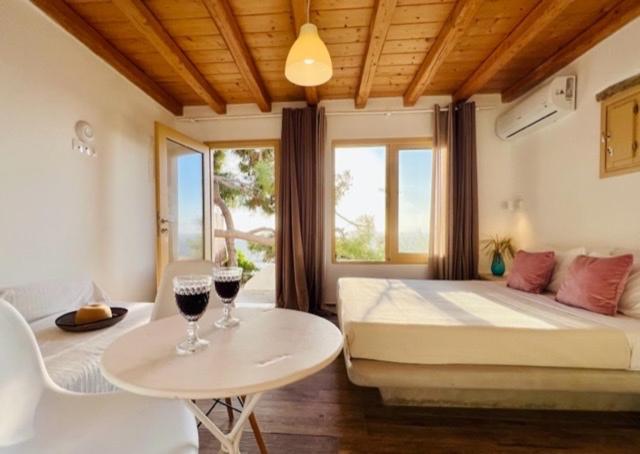 Standard Triple Room With Sea View