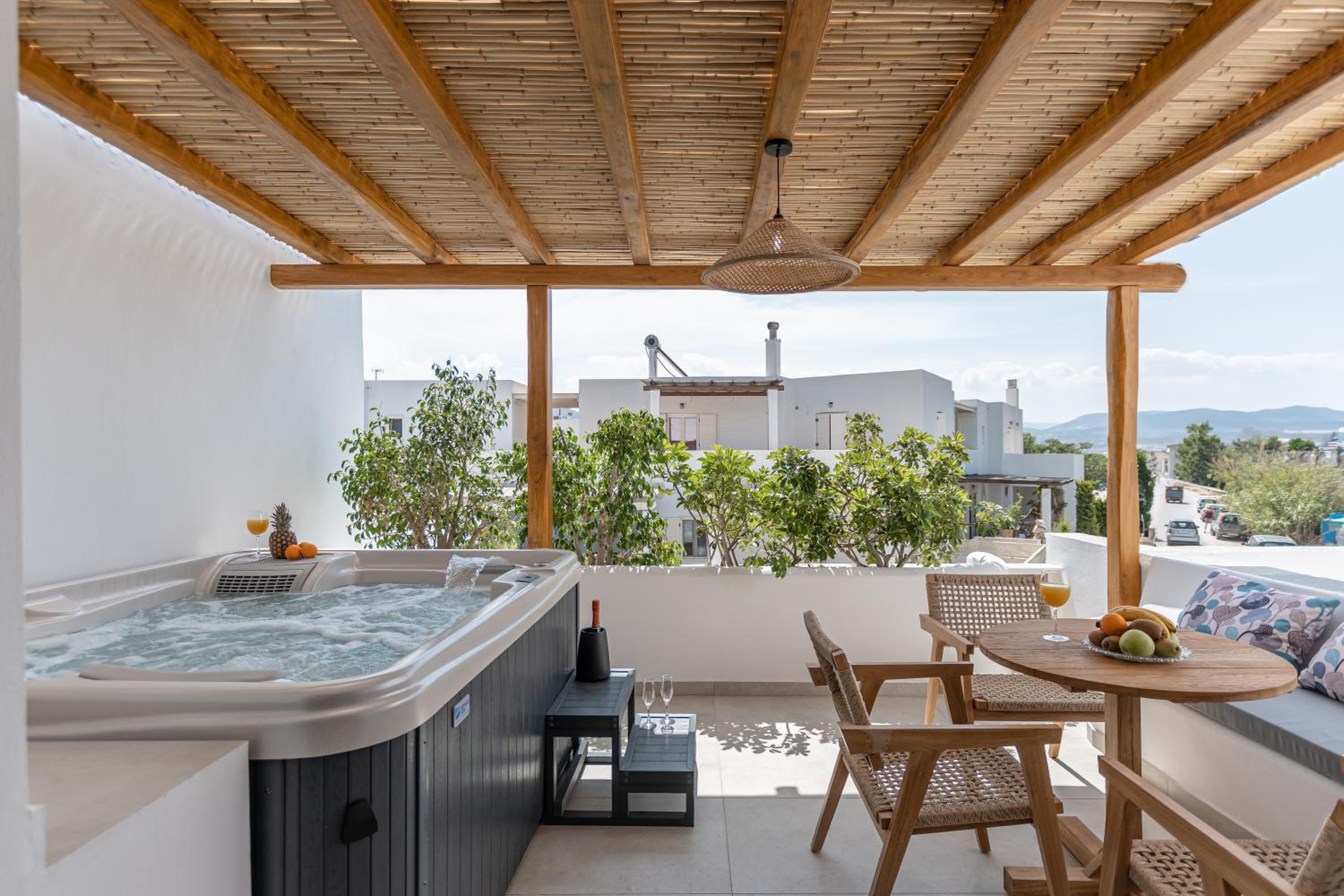 Suite with Hot Tub - Photo 4
