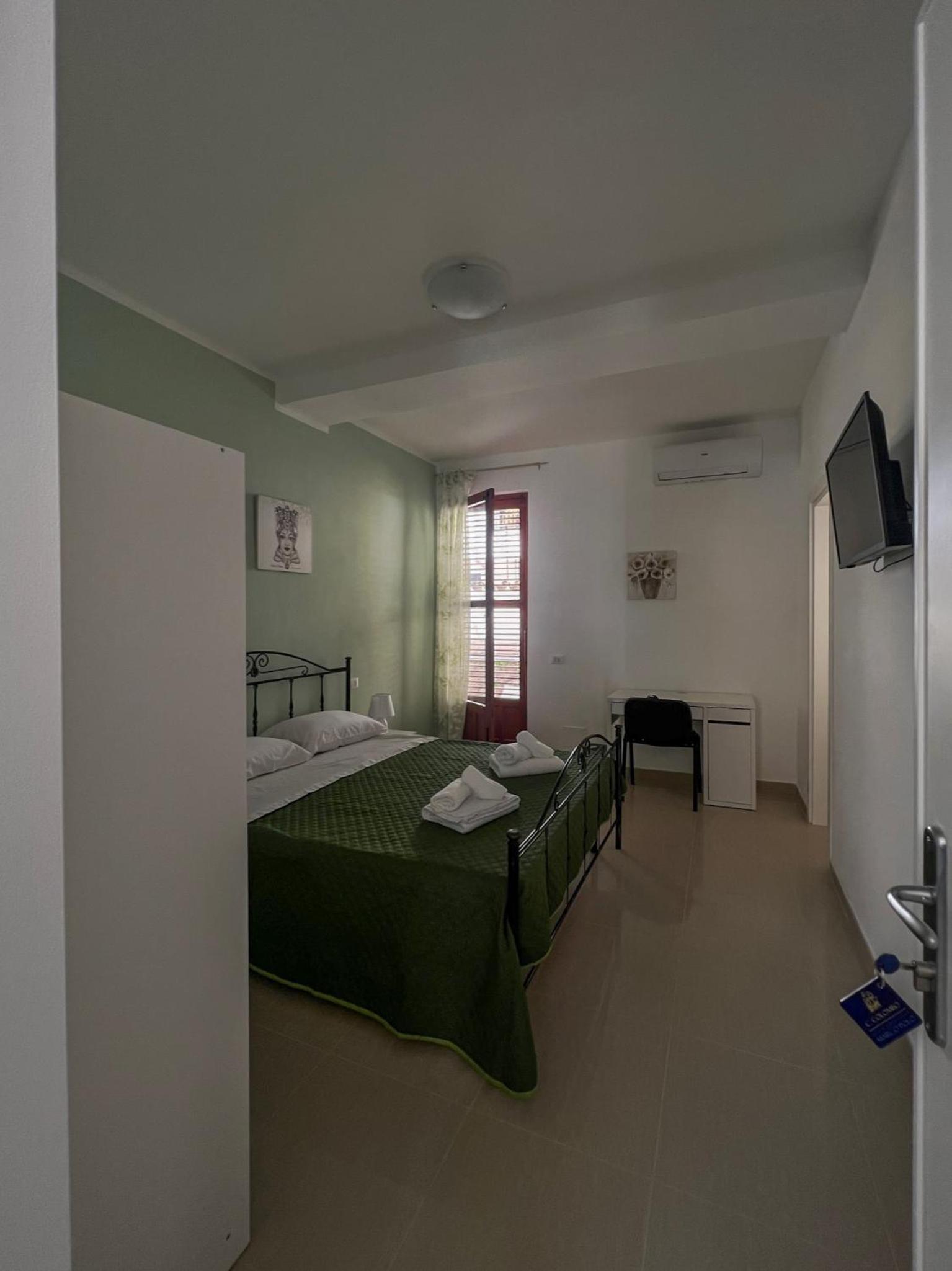 Double Room with Private Bathroom photo 3