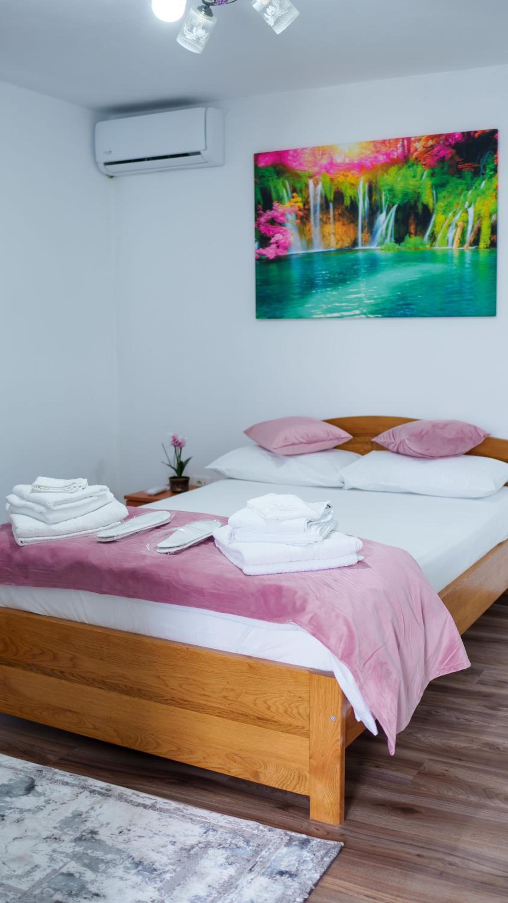 Double Room with Park View - Photo 6